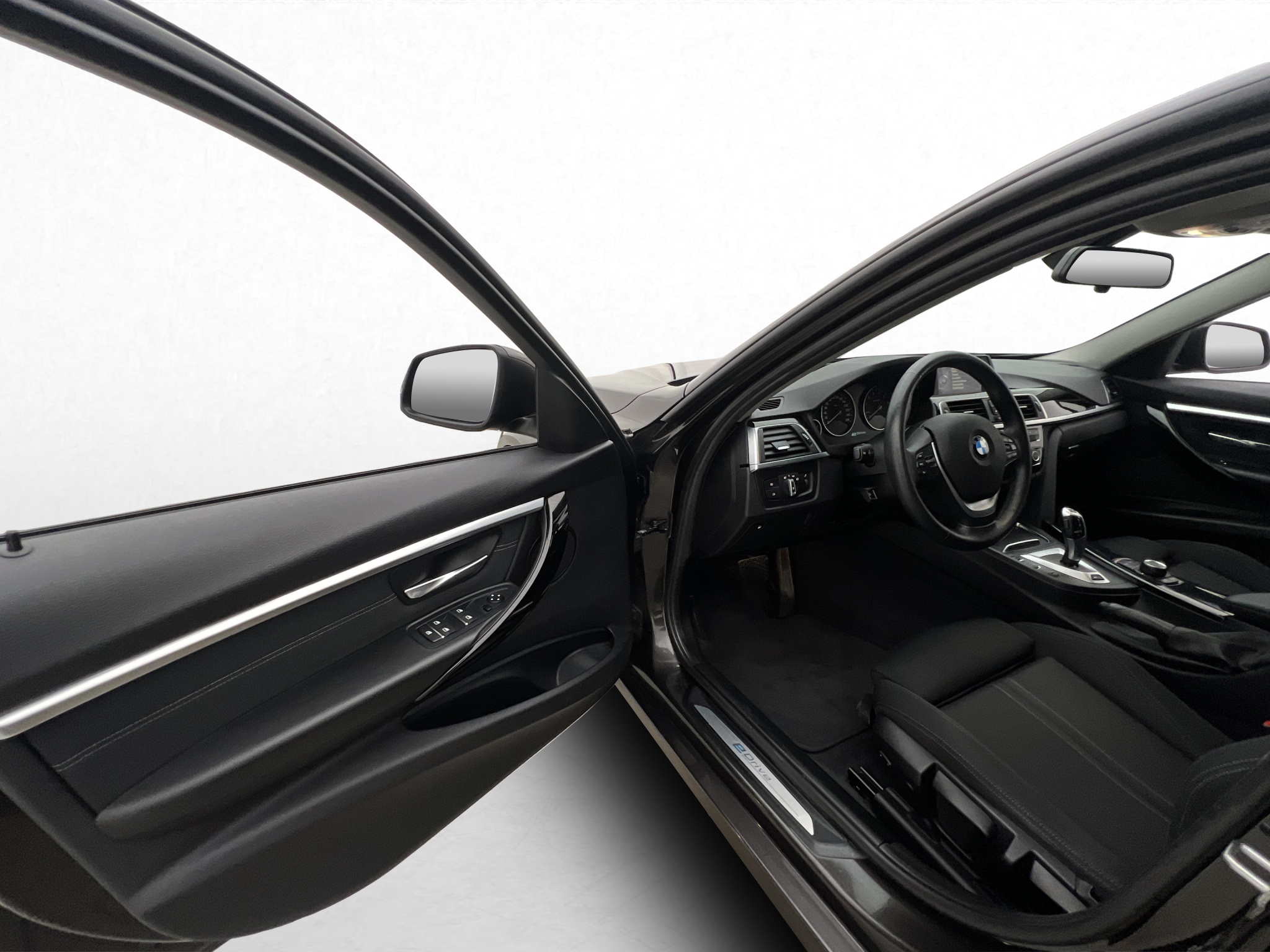 BMW 330e Sedan Steptronic, 252hp, 2016