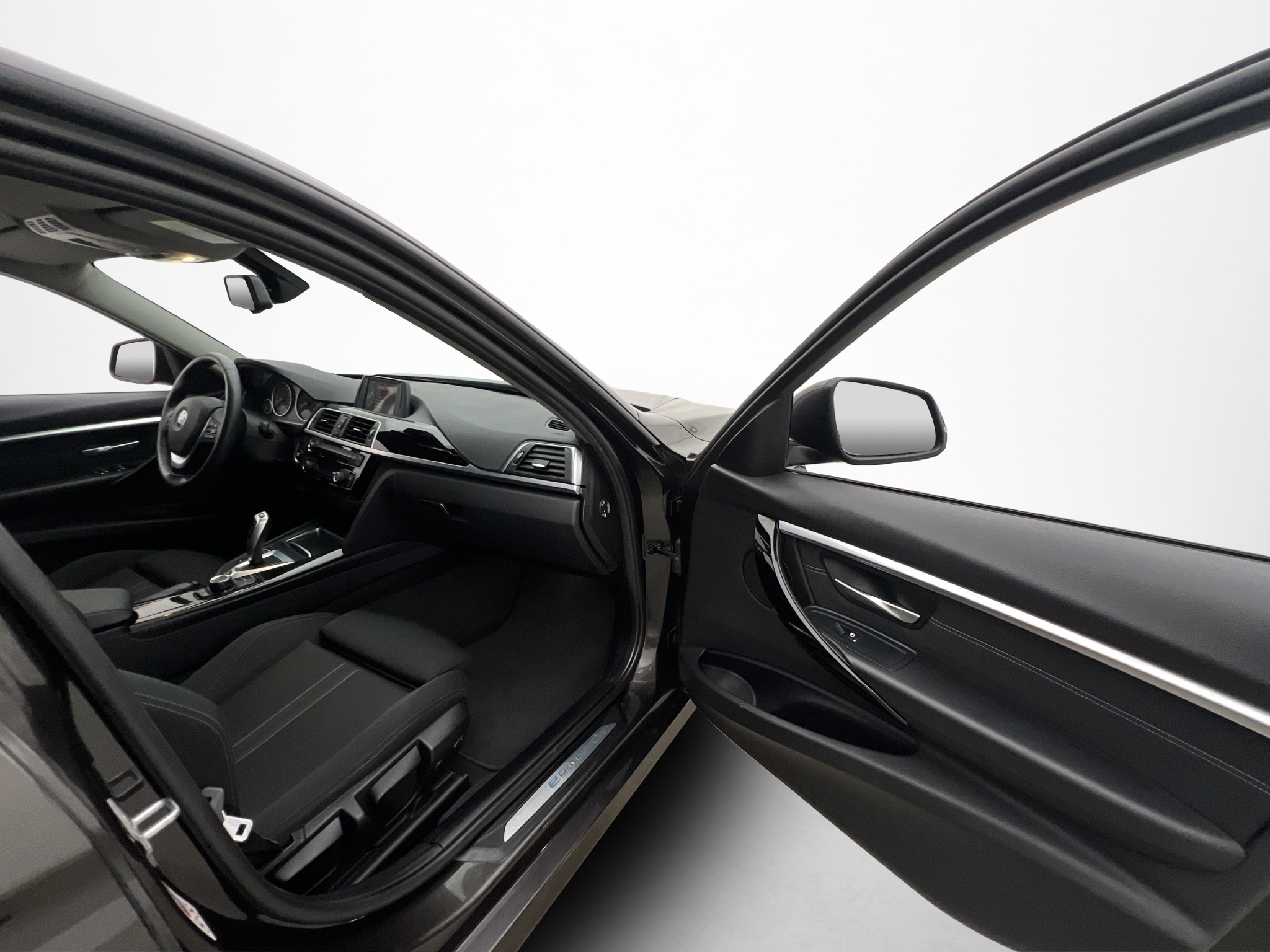 BMW 330e Sedan Steptronic, 252hp, 2016