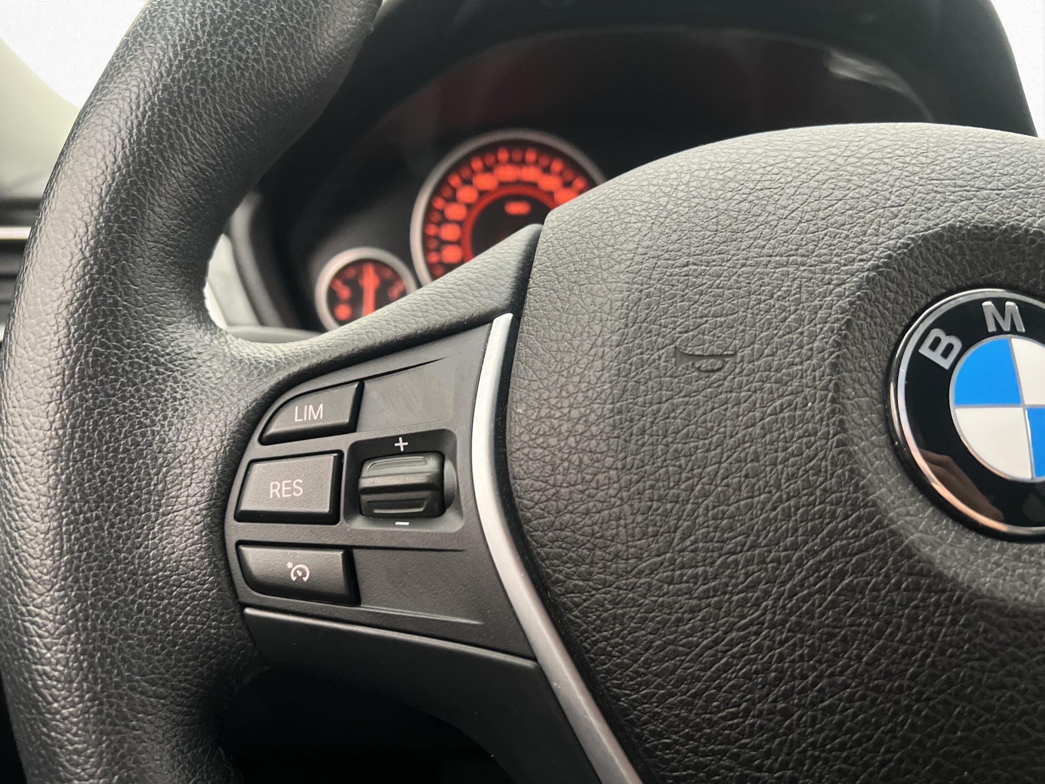 BMW 330e Sedan Steptronic, 252hp, 2016