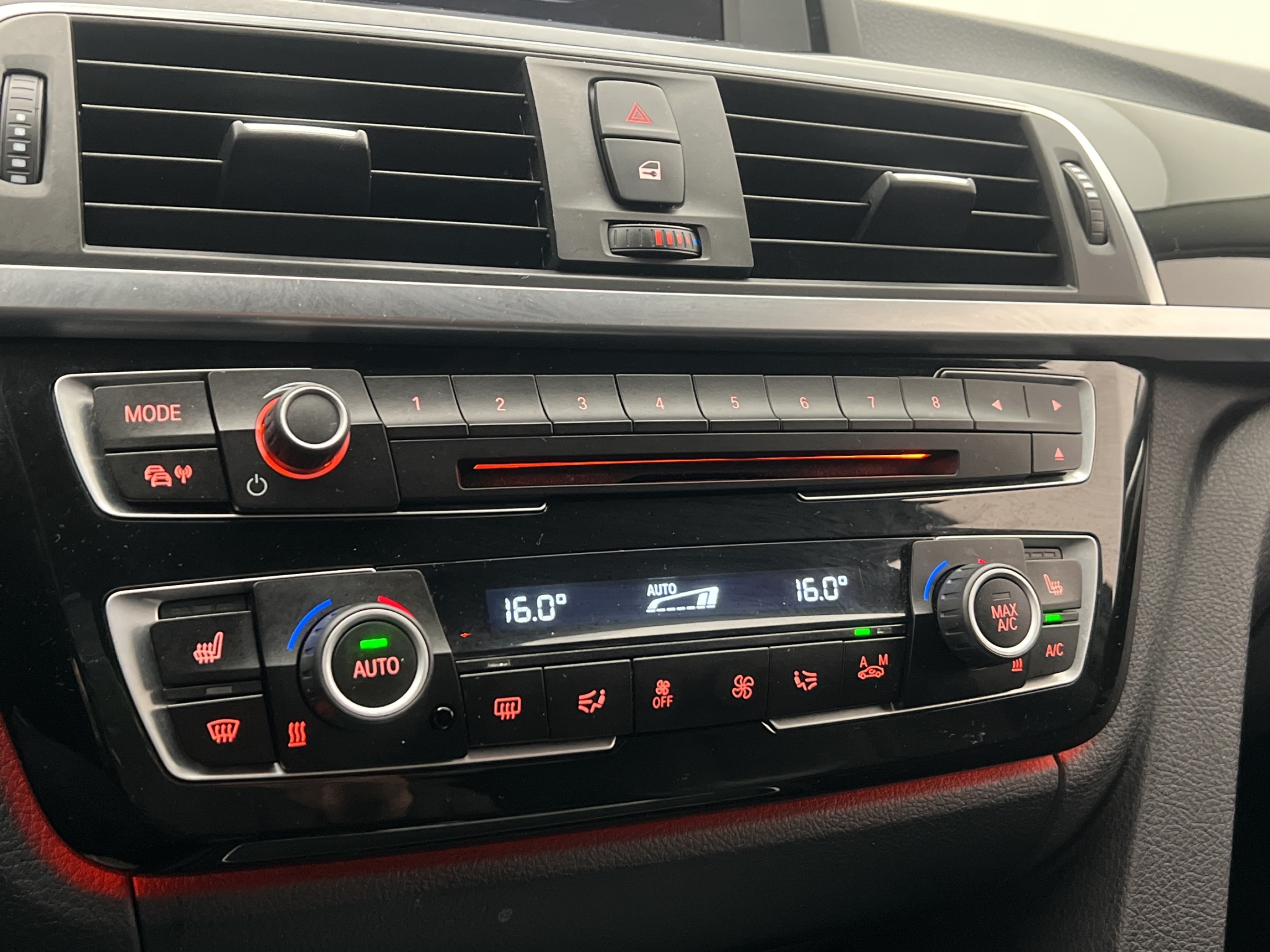 BMW 330e Sedan Steptronic, 252hp, 2016
