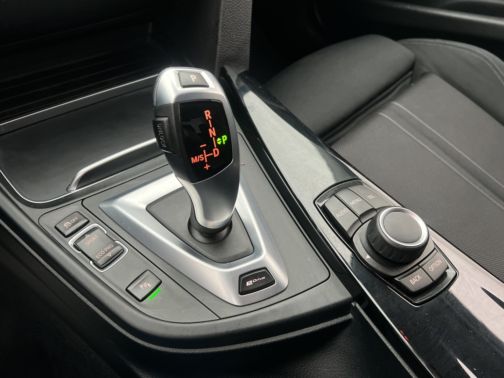 BMW 330e Sedan Steptronic, 252hp, 2016