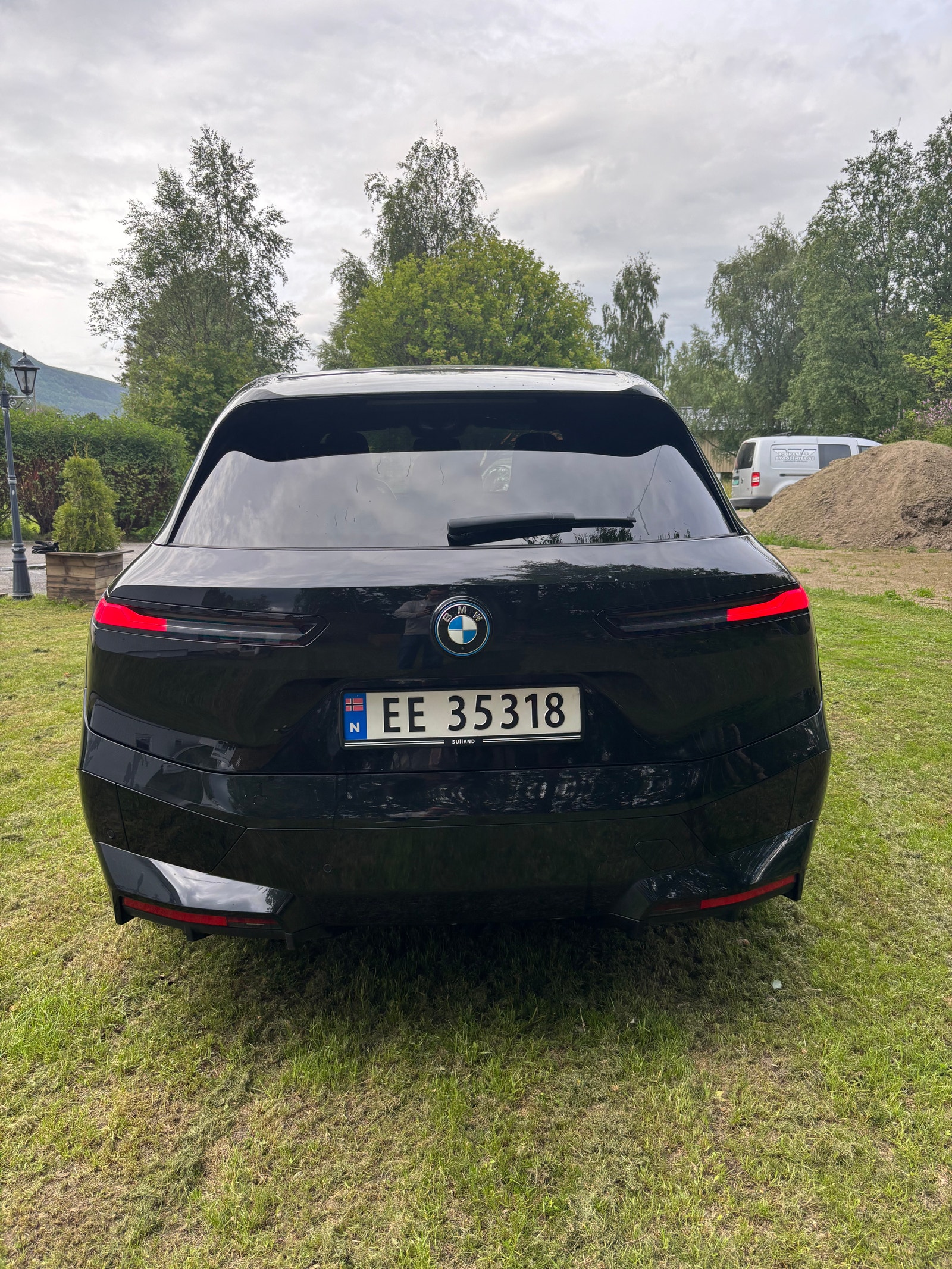 BMW iX xDrive40, 326ps, 2023