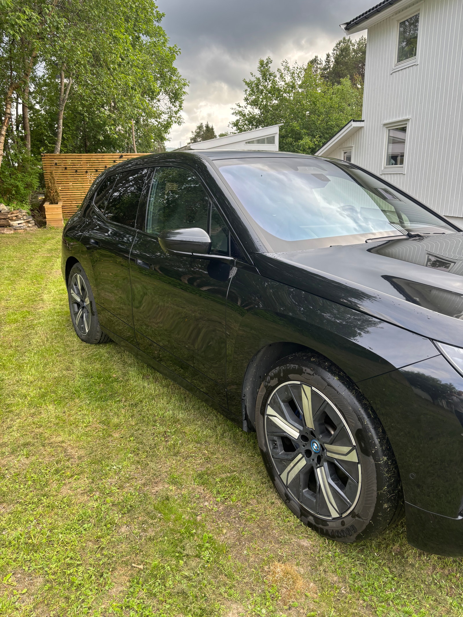 BMW iX xDrive40, 326ps, 2023