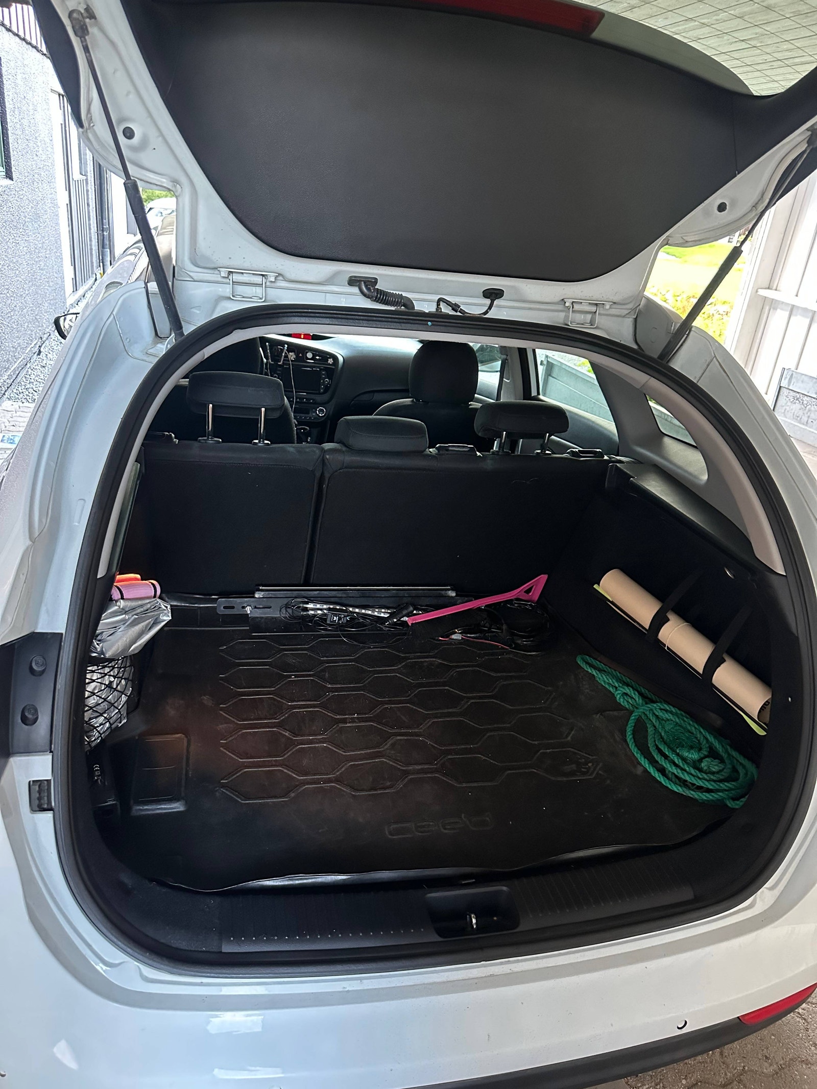Kia cee'd_sw 1.6 CRDi Automatic, 110hp, 2013
