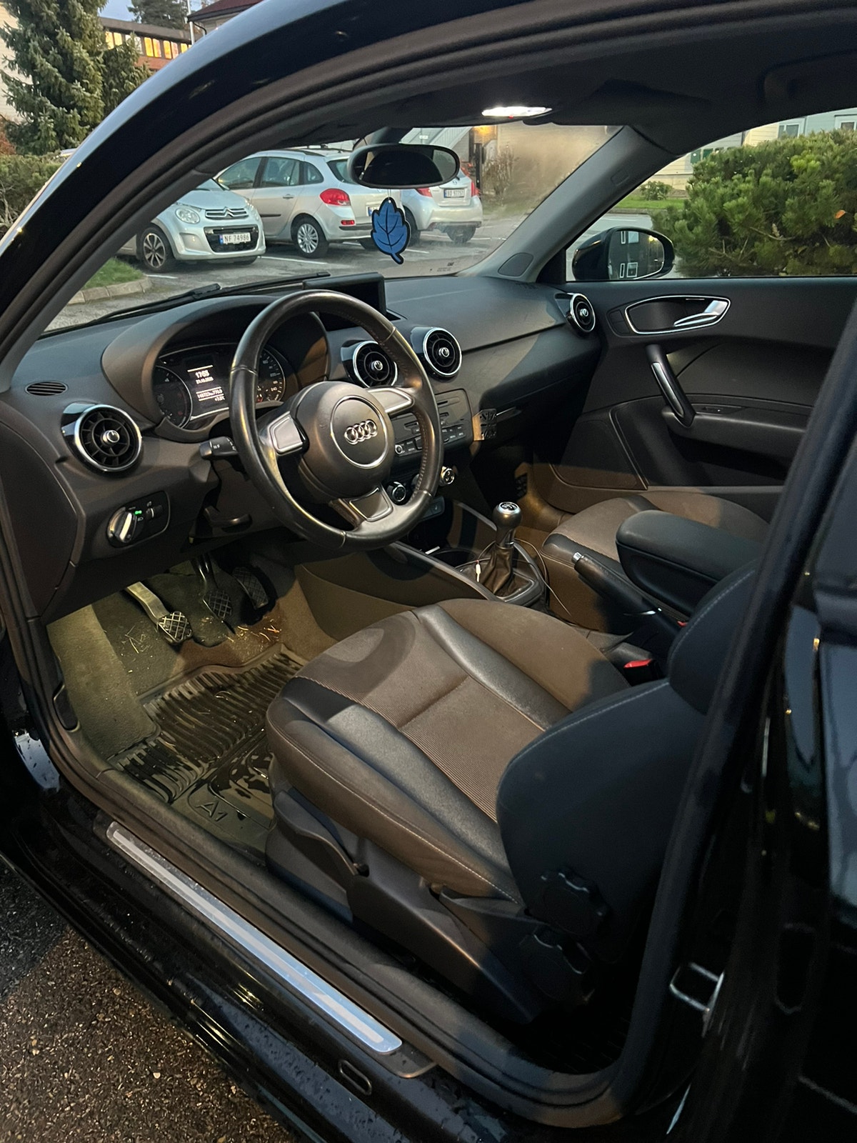 Audi A1 1.6 TDI  Manual, 5-trins, 105ps, 2011
