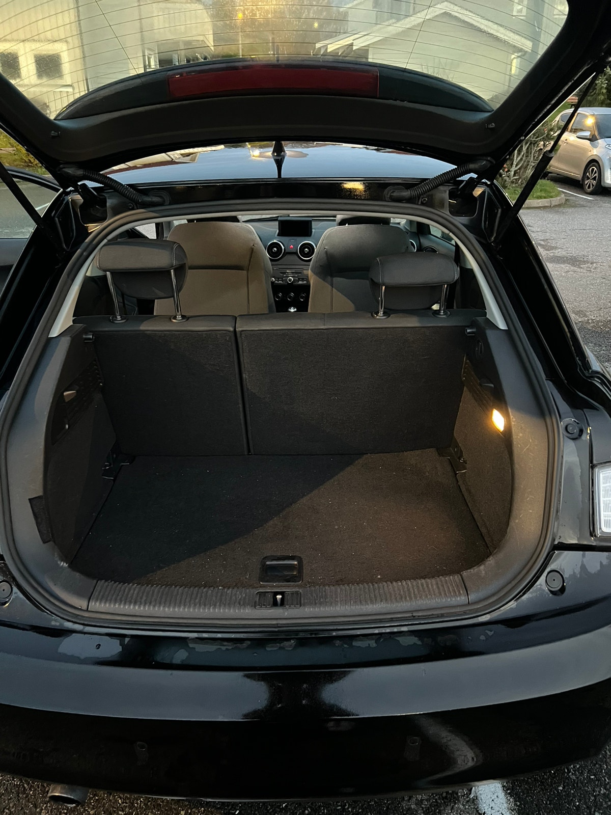 Audi A1 1.6 TDI  Manual, 5-trins, 105ps, 2011