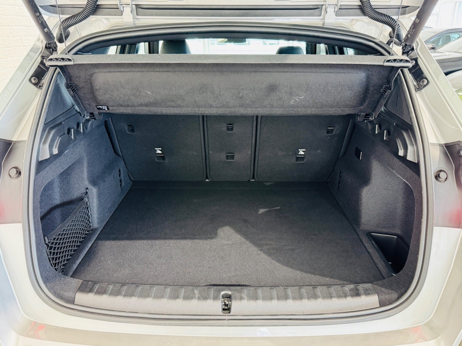 BMW iX1 eDrive20, 204ps, 2025