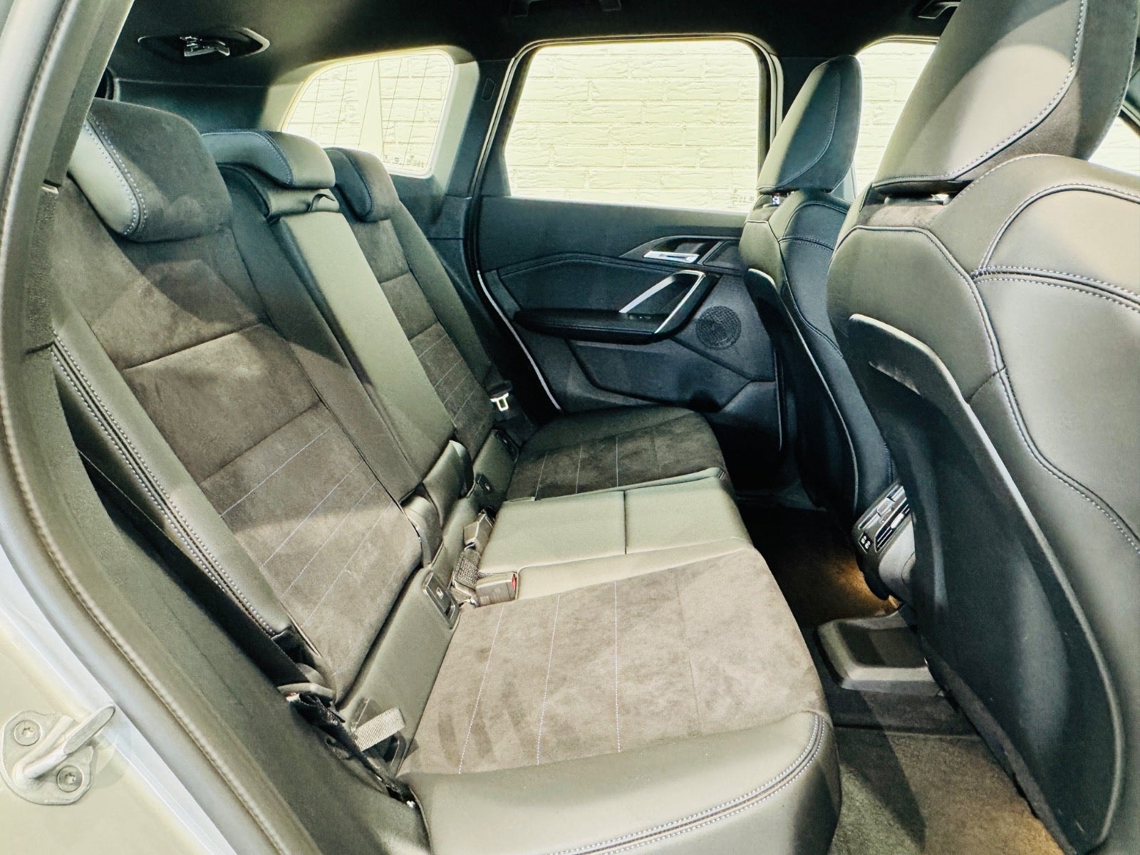 BMW iX1 eDrive20, 204ps, 2025