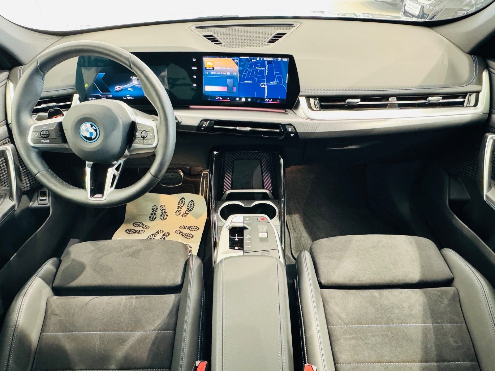 BMW iX1 eDrive20, 204ps, 2025