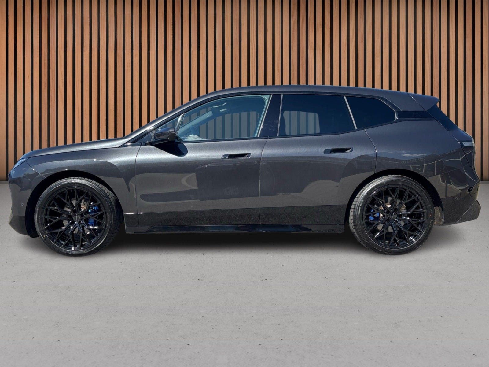 BMW iX xDrive40, 326hp, 2024