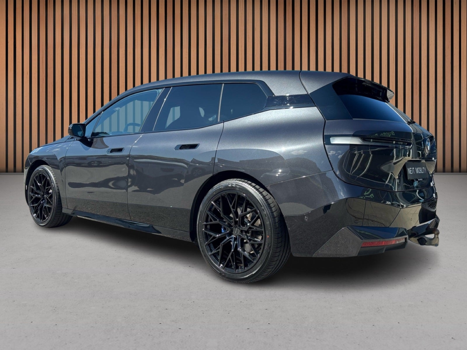 BMW iX xDrive40, 326hp, 2024