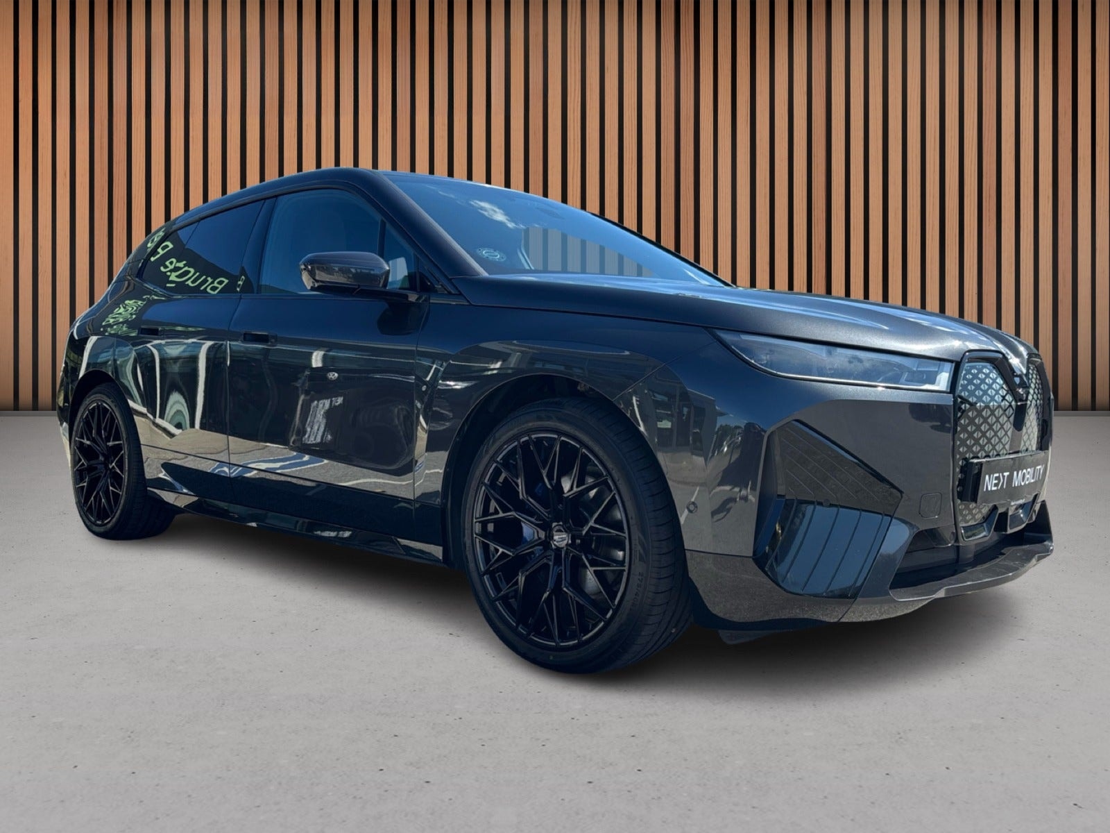 BMW iX xDrive40, 326hp, 2024