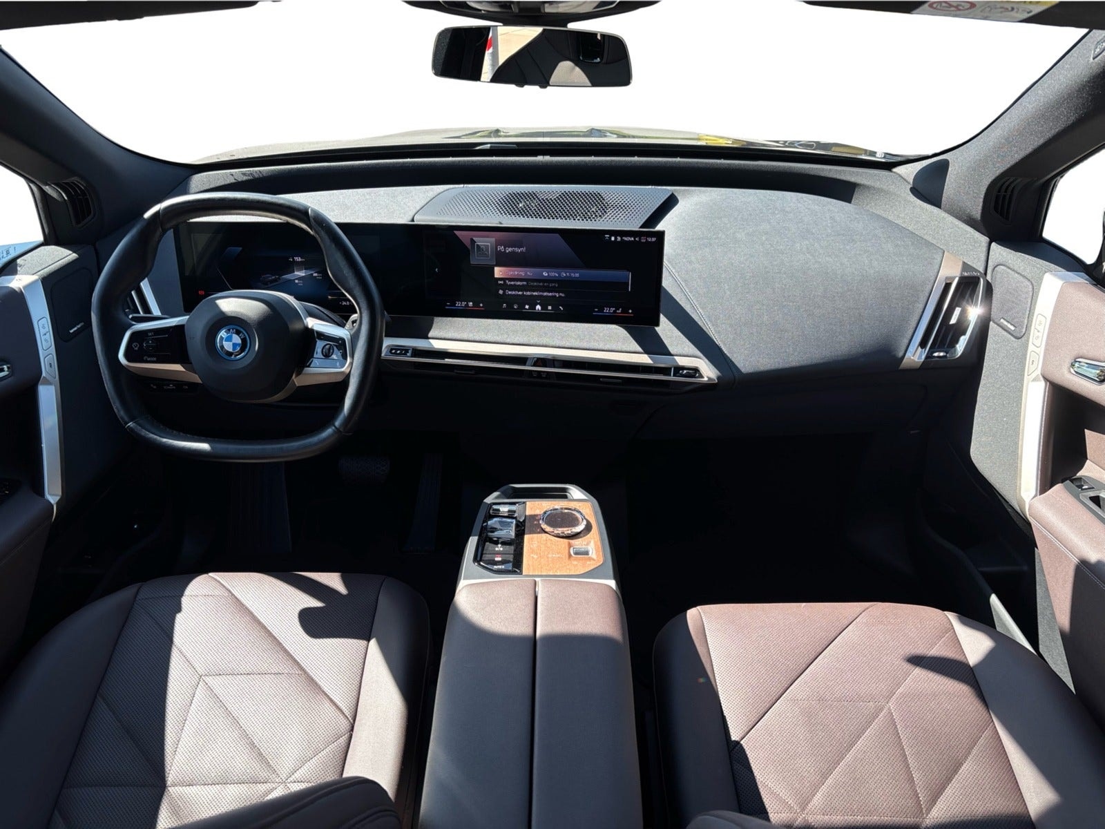 BMW iX xDrive40, 326hp, 2024