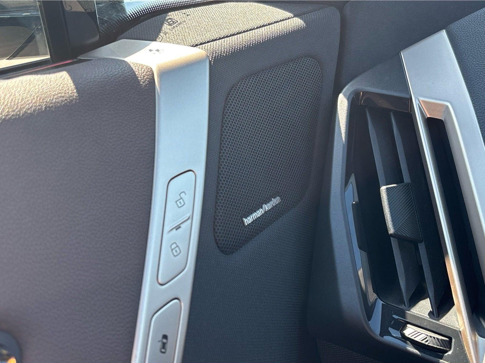 BMW iX xDrive40, 326hp, 2024