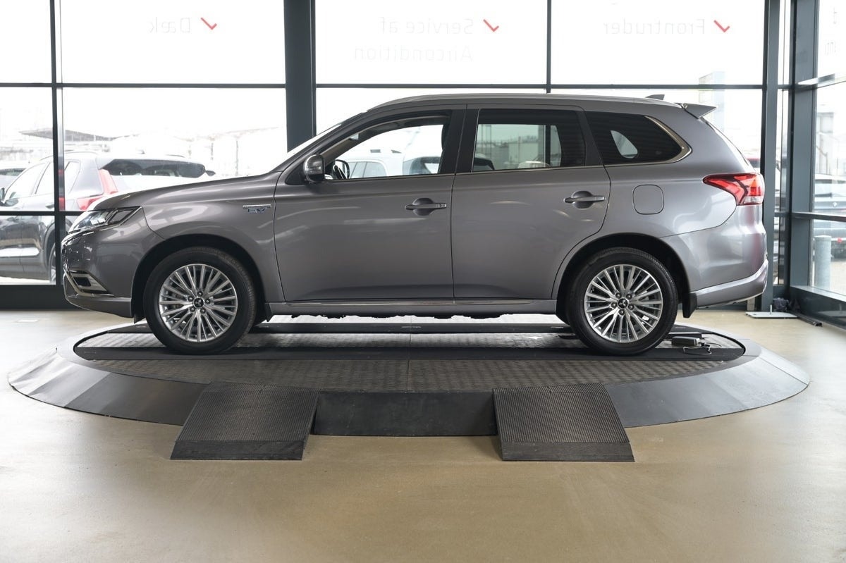 Mitsubishi Outlander PHEV CVT, 224hp, 2019