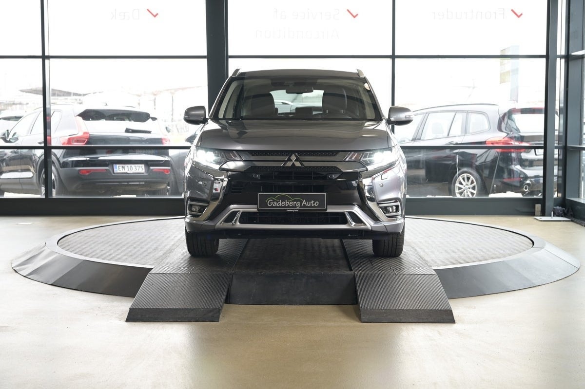 Mitsubishi Outlander PHEV CVT, 224hp, 2019