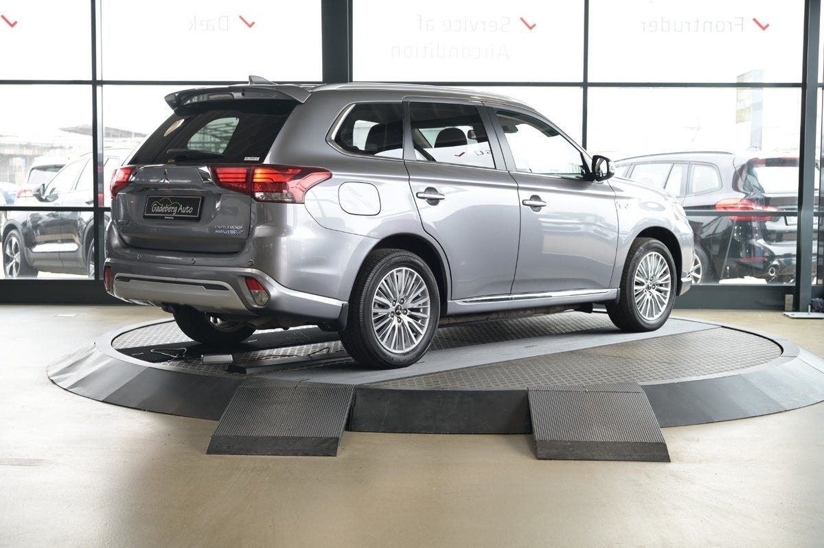 Mitsubishi Outlander PHEV CVT, 224hp, 2019