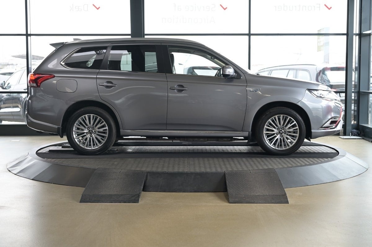 Mitsubishi Outlander PHEV CVT, 224hp, 2019