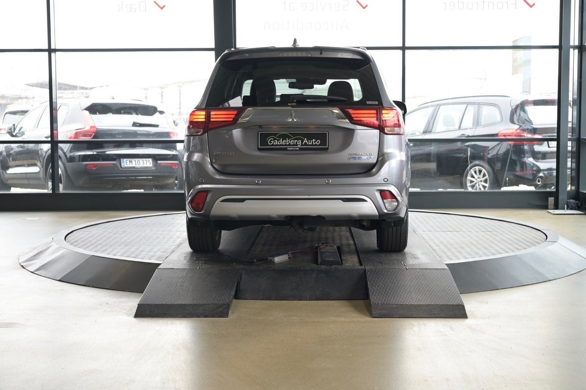 Mitsubishi Outlander PHEV CVT, 224hp, 2019