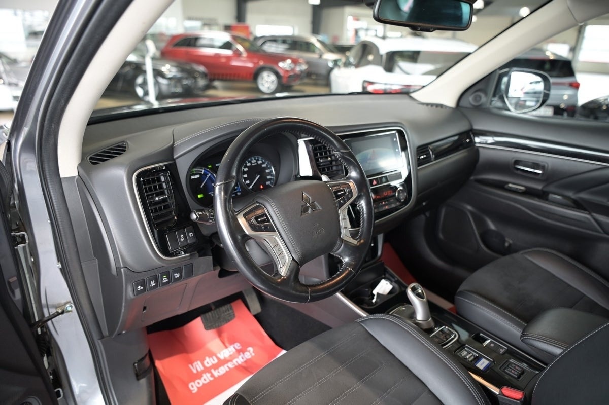 Mitsubishi Outlander PHEV CVT, 224hp, 2019