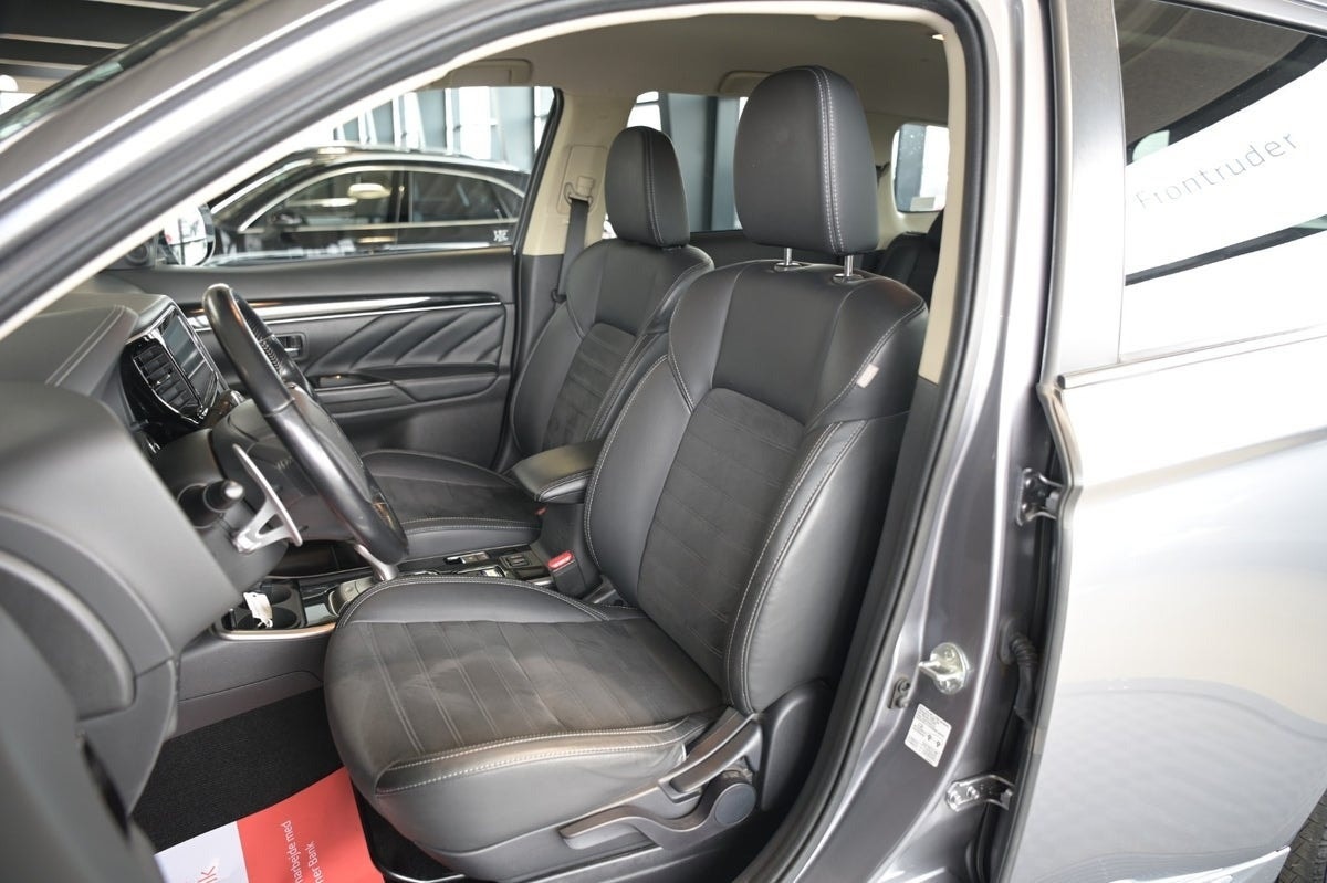 Mitsubishi Outlander PHEV CVT, 224hp, 2019