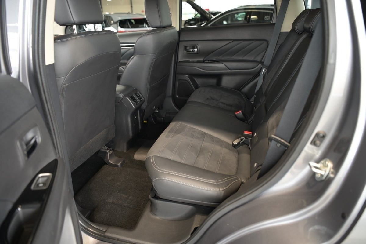 Mitsubishi Outlander PHEV CVT, 224hp, 2019