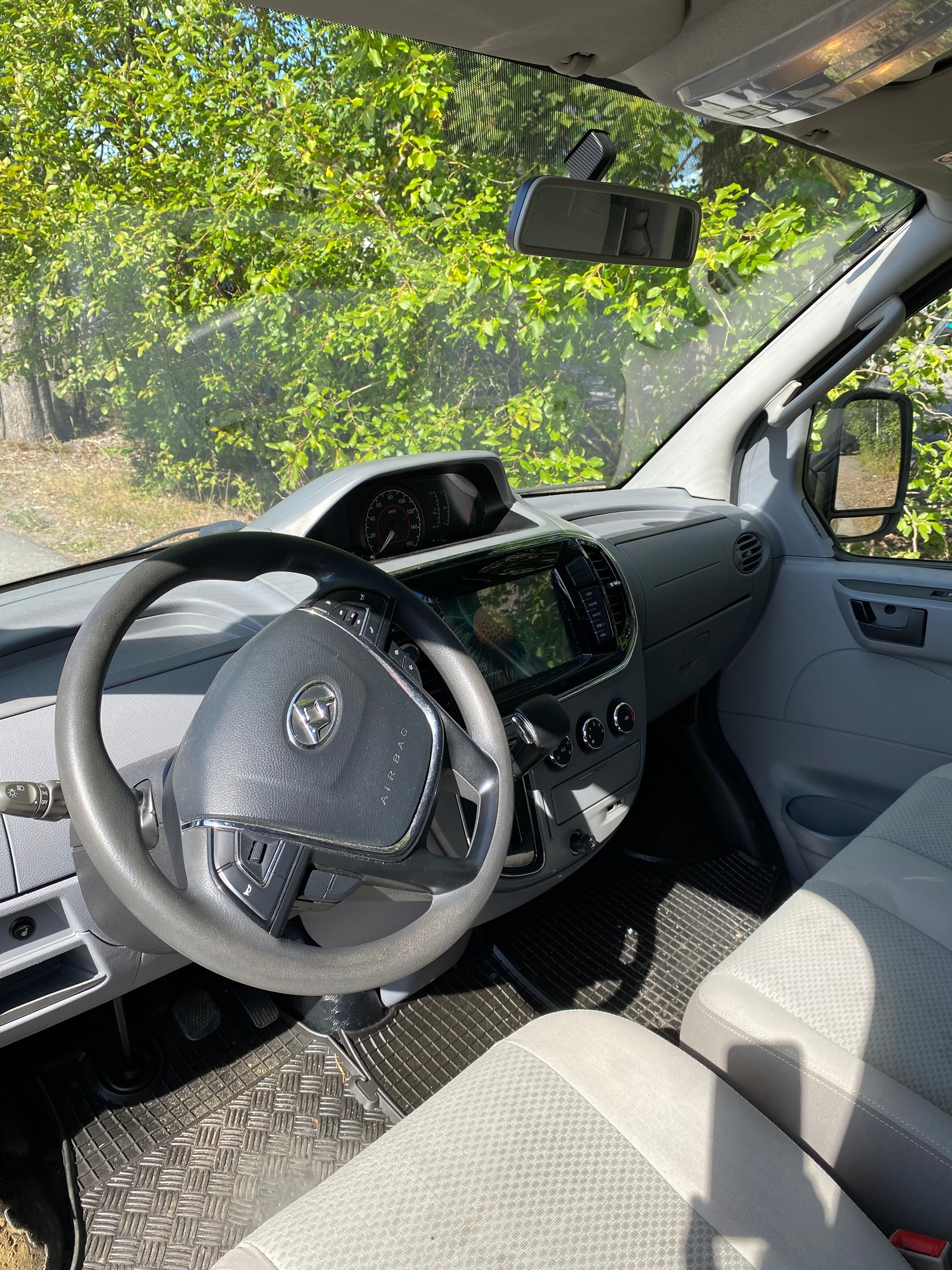 Maxus EV80 56 kWh, 136ps, 2018