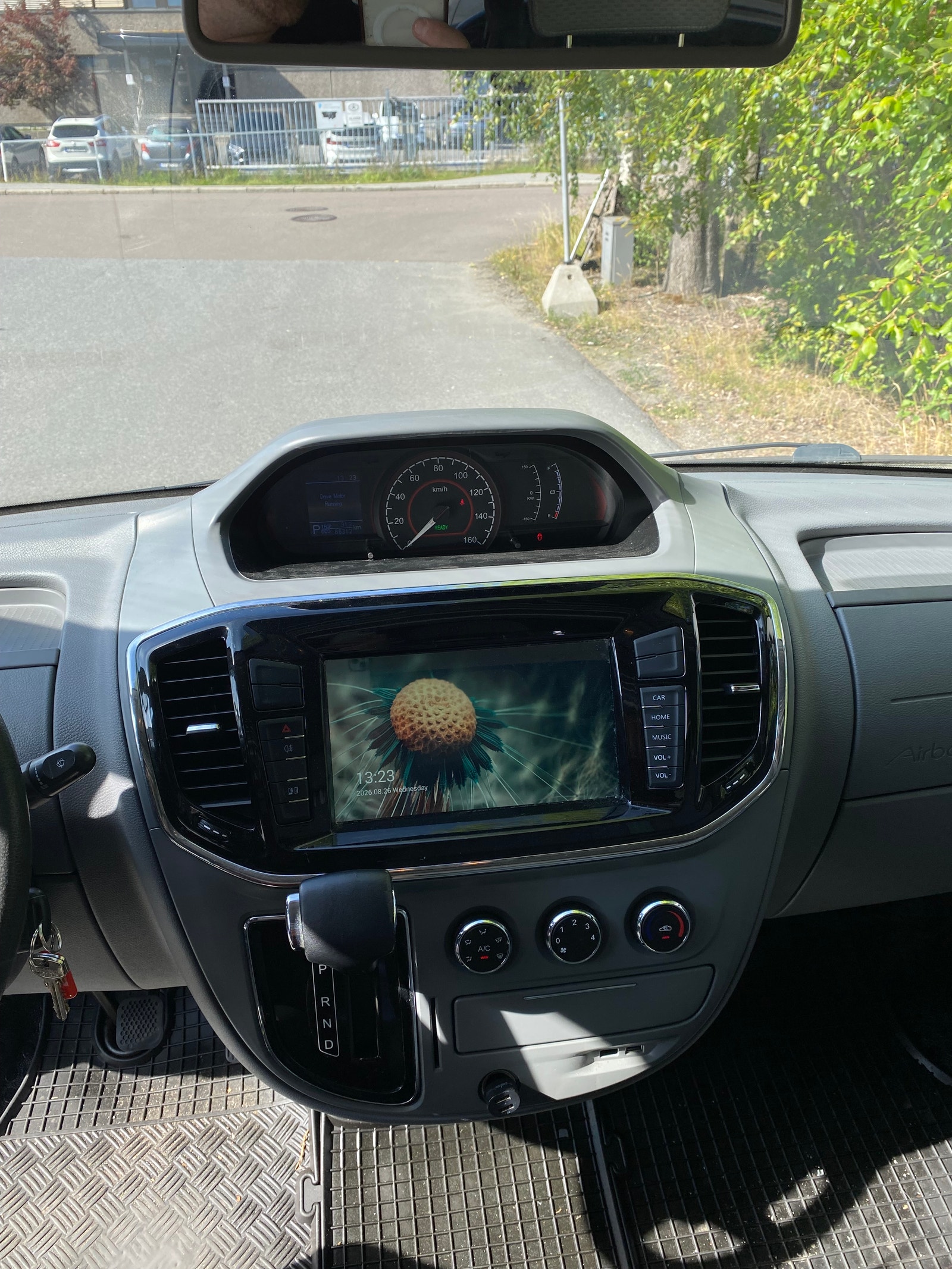 Maxus EV80 56 kWh, 136ps, 2018