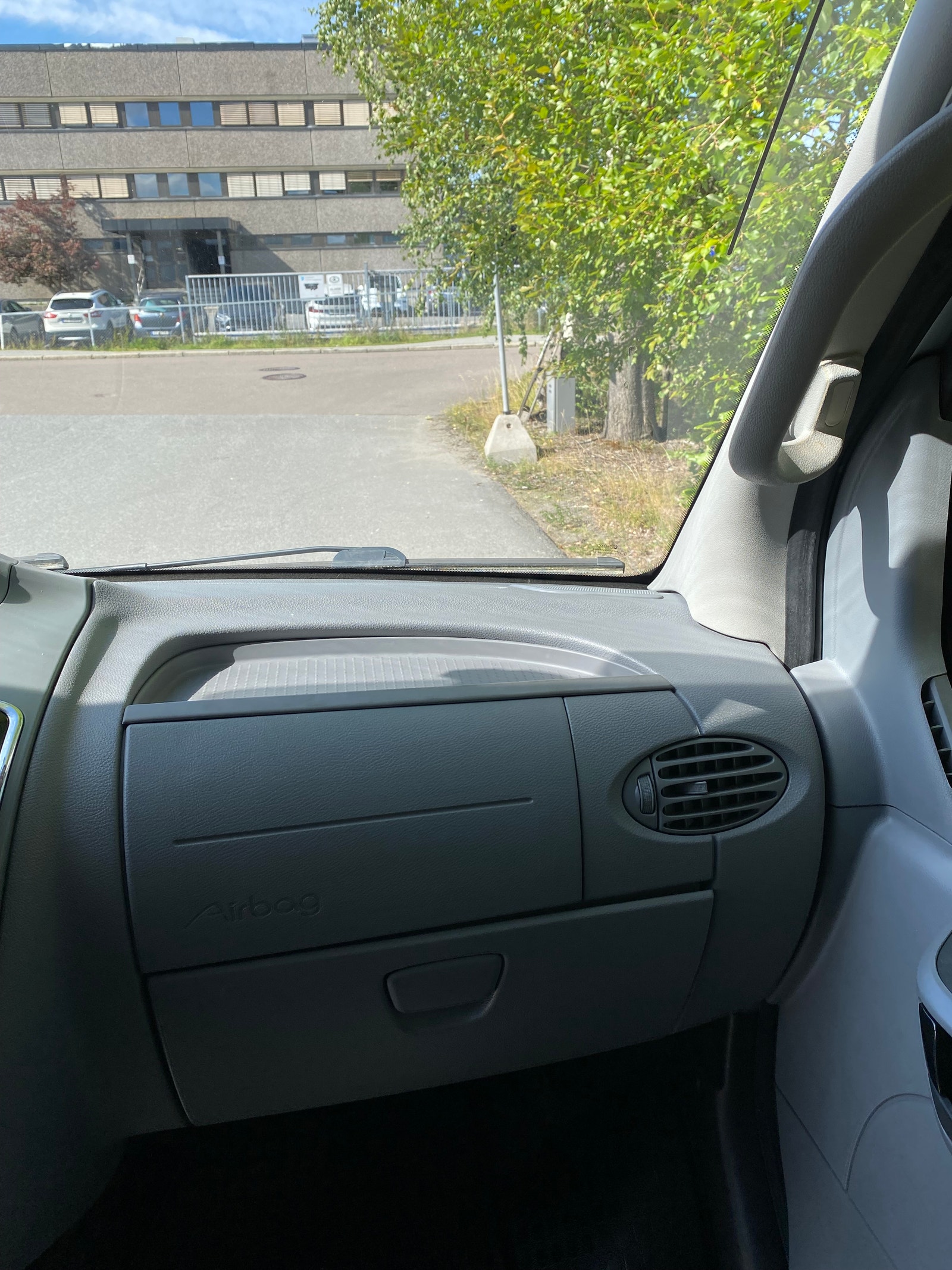 Maxus EV80 56 kWh, 136ps, 2018