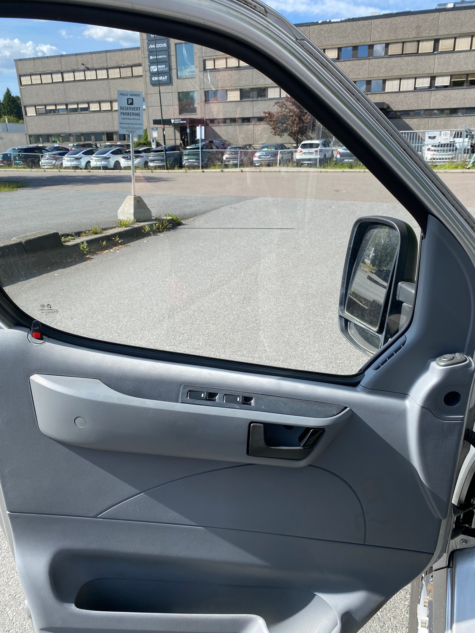 Maxus EV80 56 kWh, 136ps, 2018