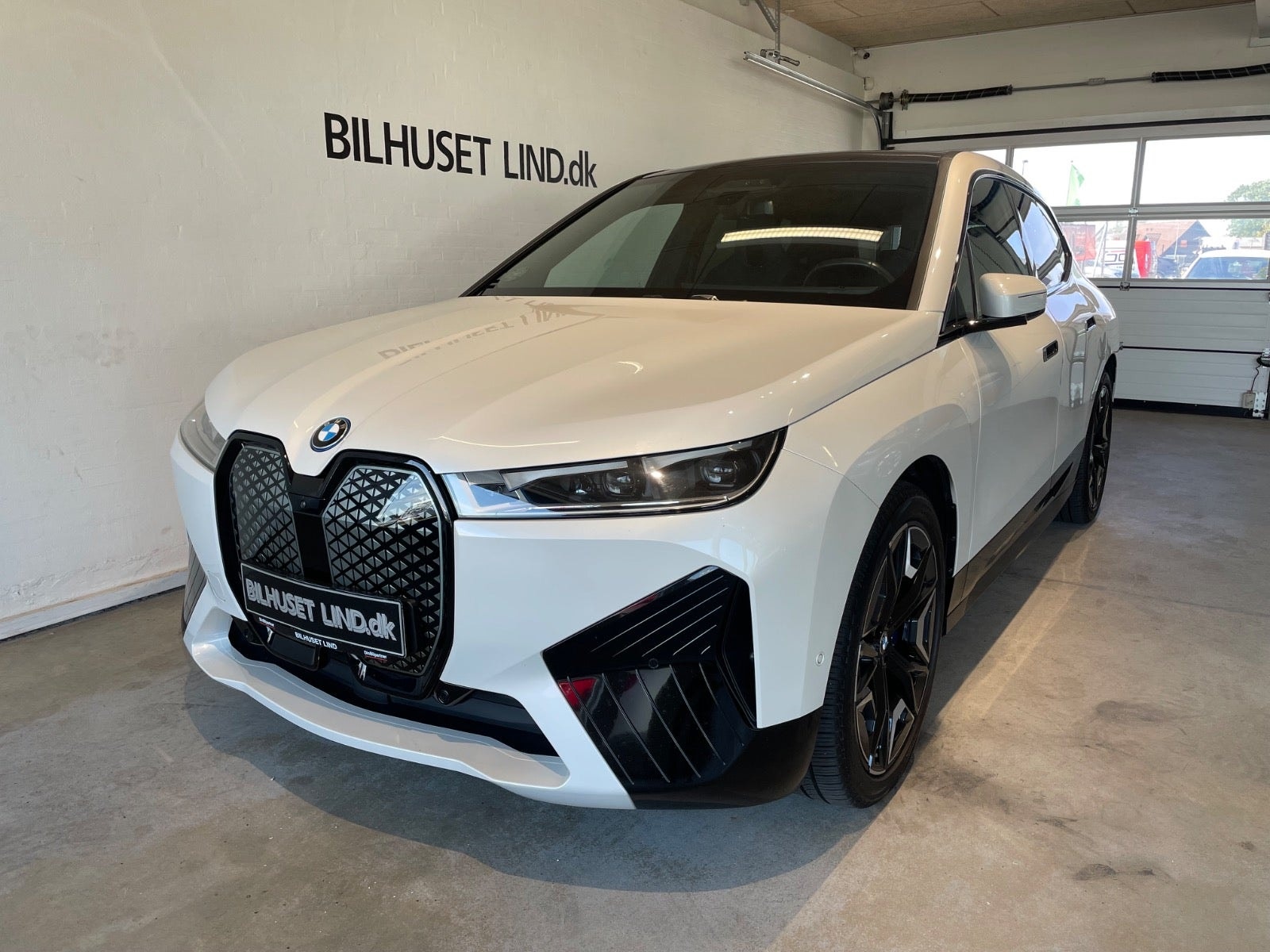 BMW iX xDrive40, 326hk, 2023
