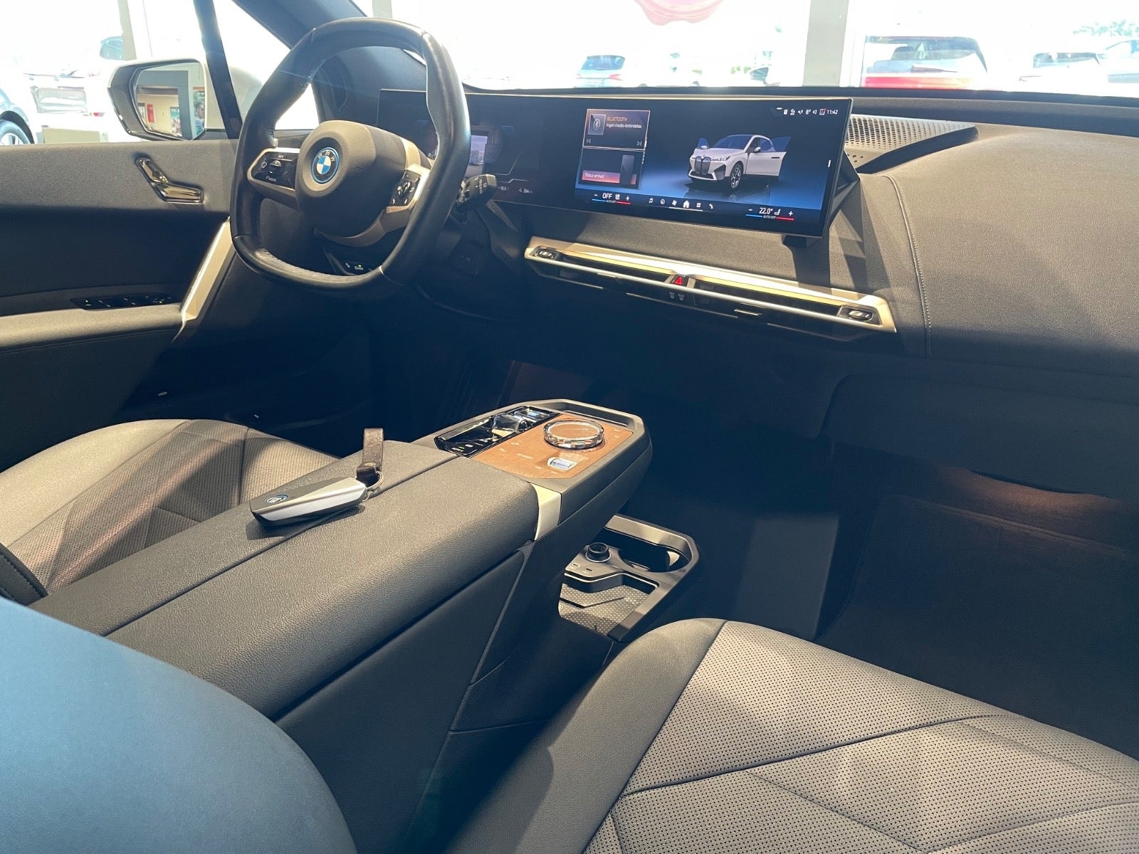 BMW iX xDrive40, 326hk, 2023