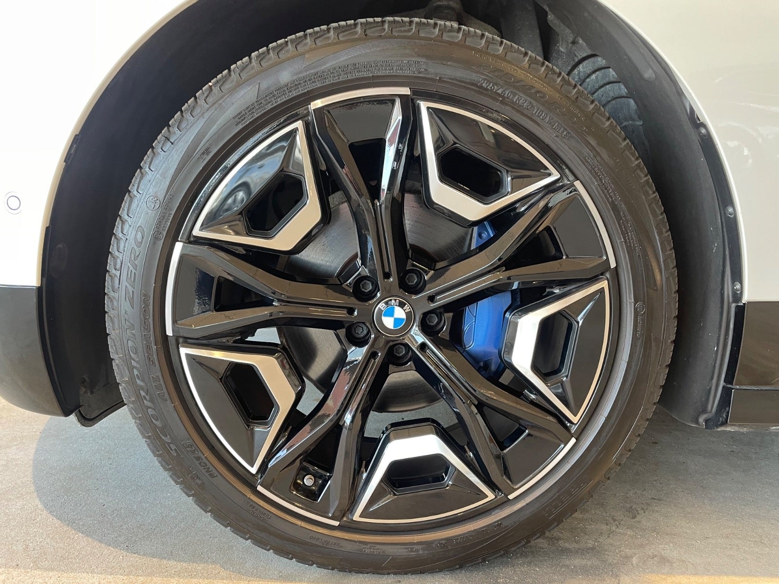 BMW iX xDrive40, 326hk, 2023