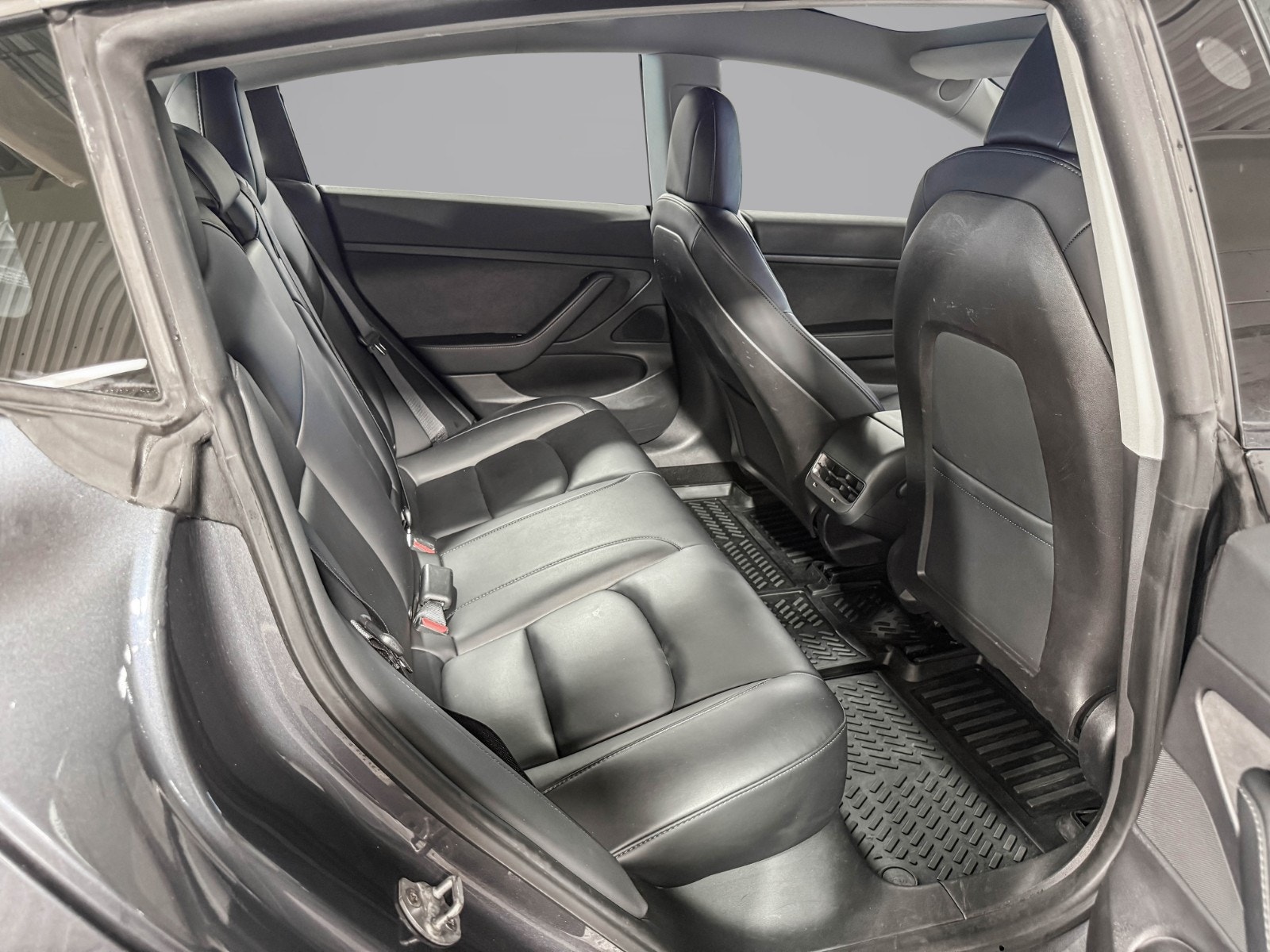 Tesla Model 3 Standard Range Plus, 325hk, 2020