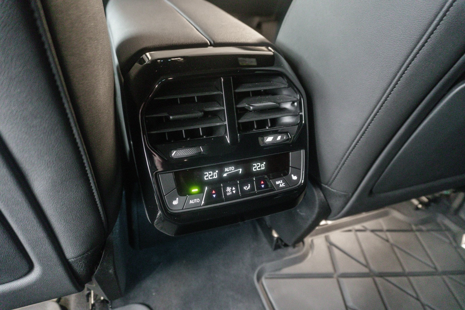 BMW iX xDrive40, 326hk, 2023