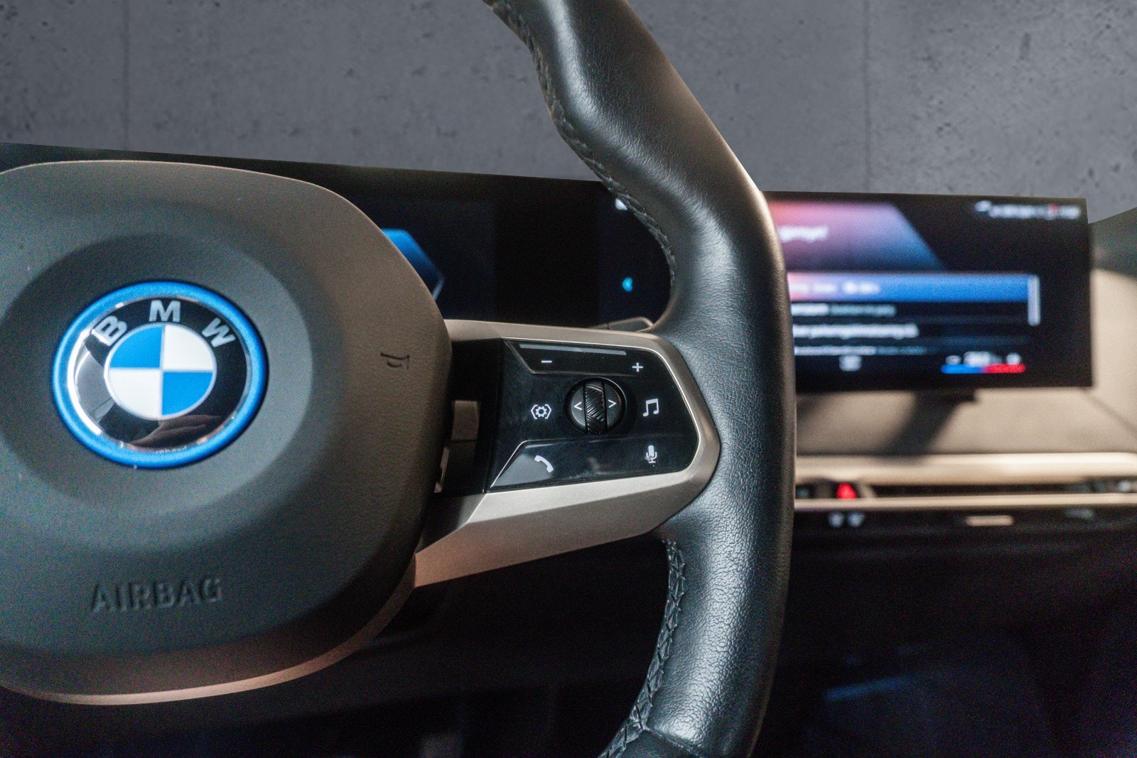 BMW iX xDrive40, 326hk, 2023