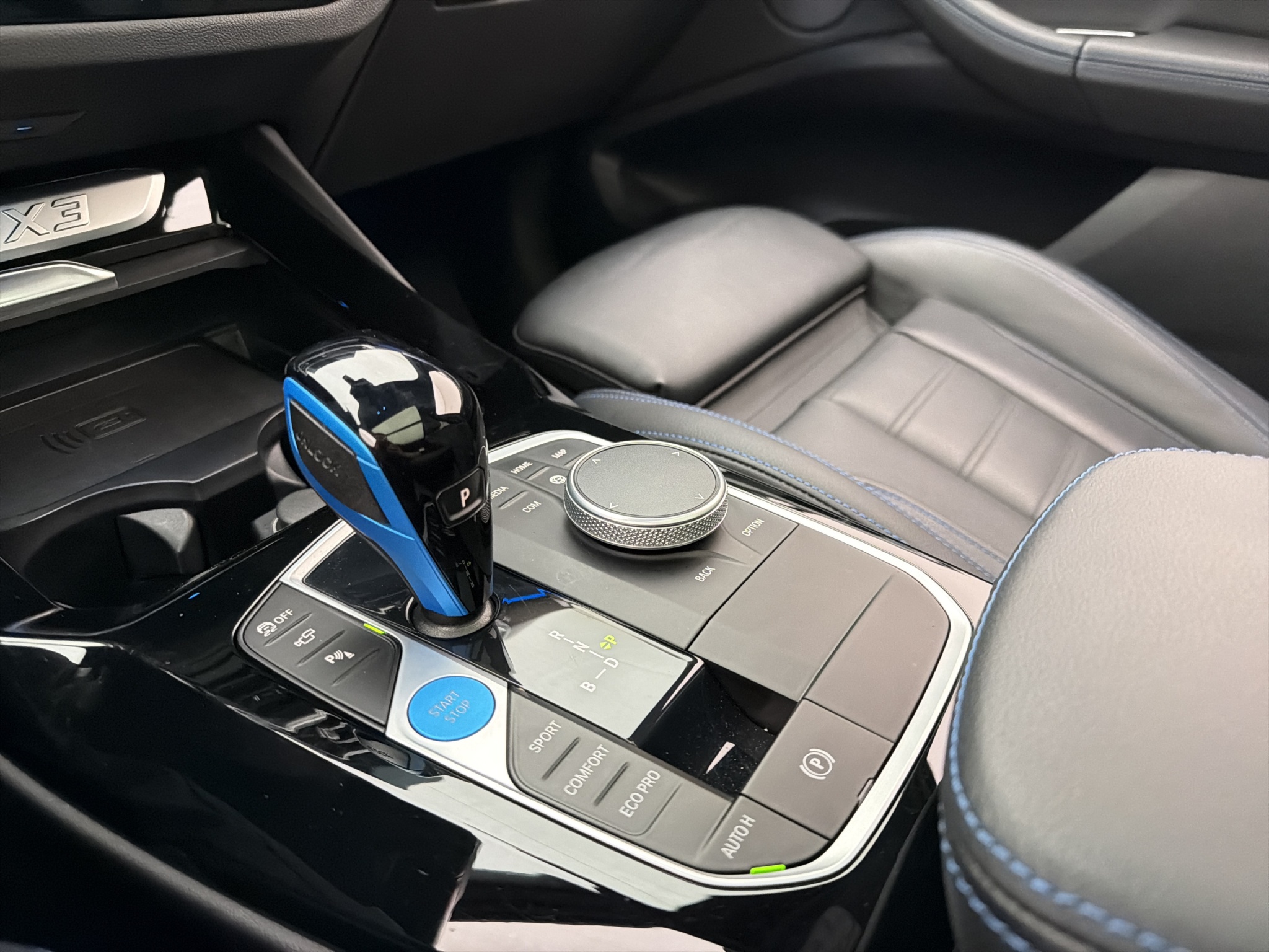 BMW iX3, 286hp, 2022