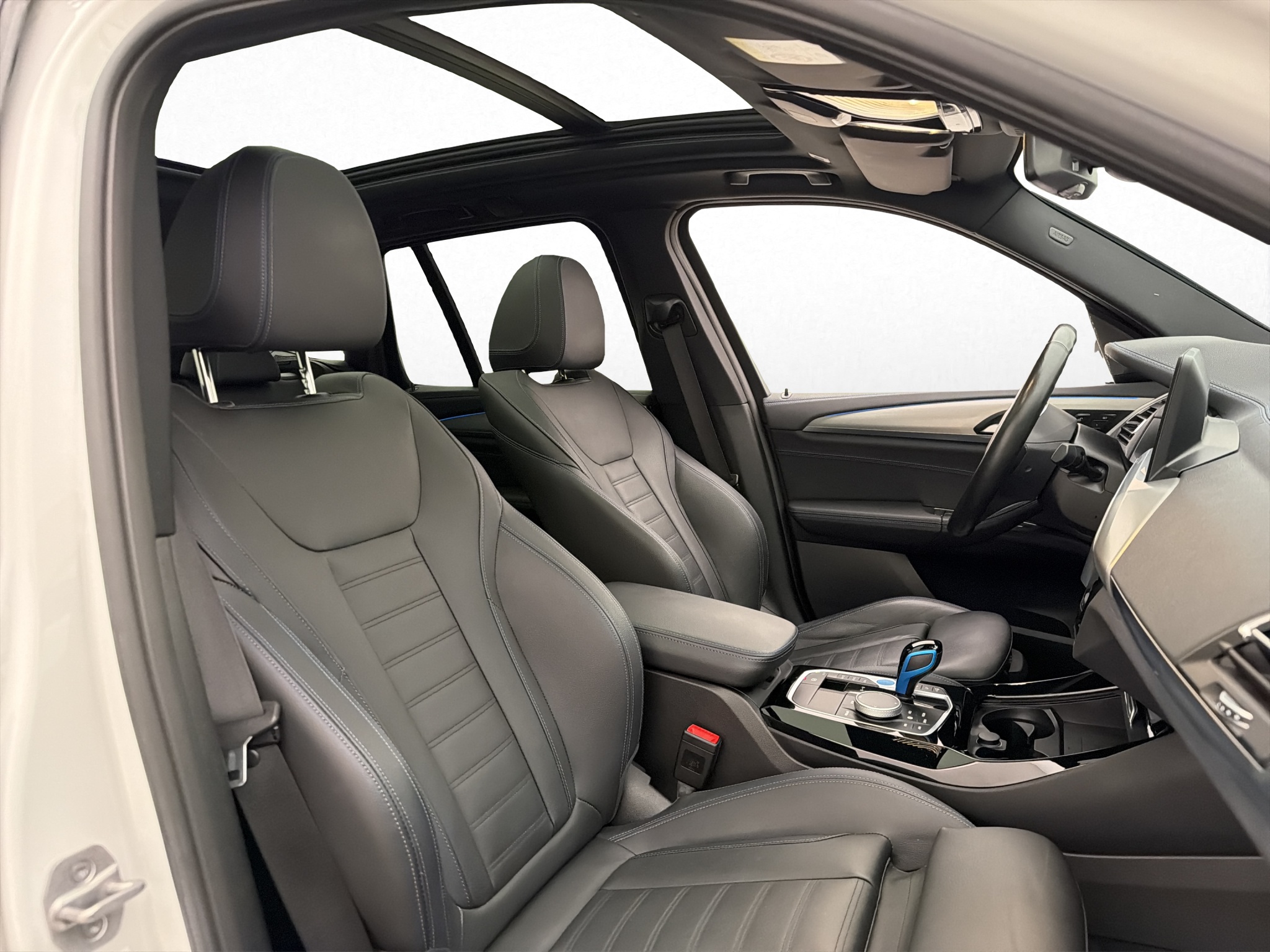 BMW iX3, 286hp, 2022