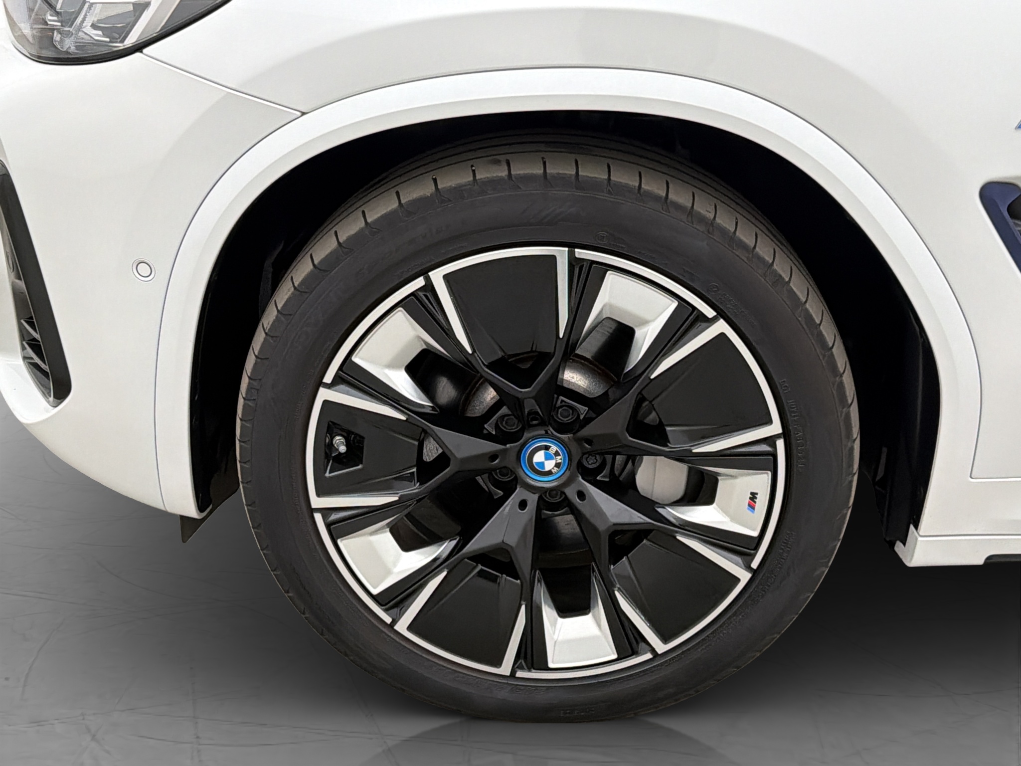 BMW iX3, 286hp, 2022