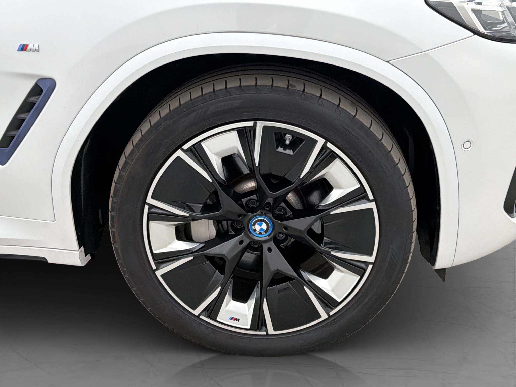 BMW iX3, 286hp, 2022