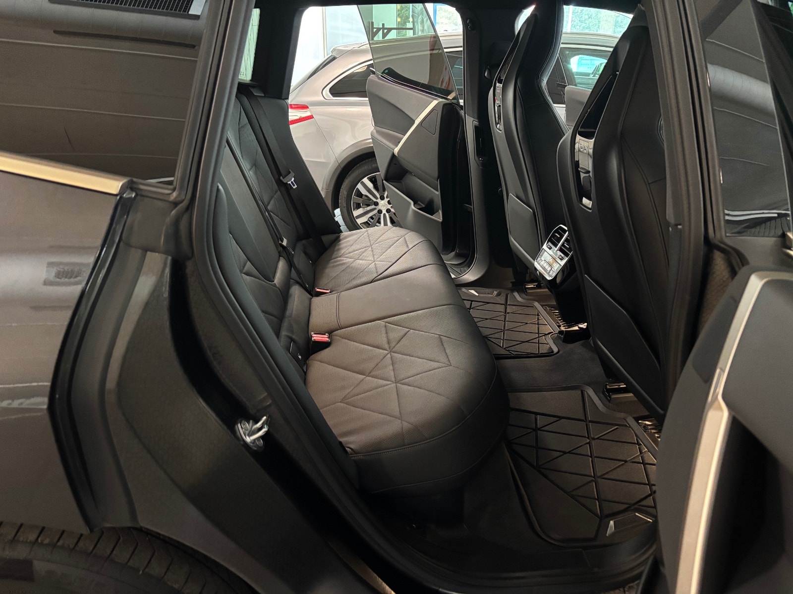 BMW iX xDrive50, 524hk, 2022