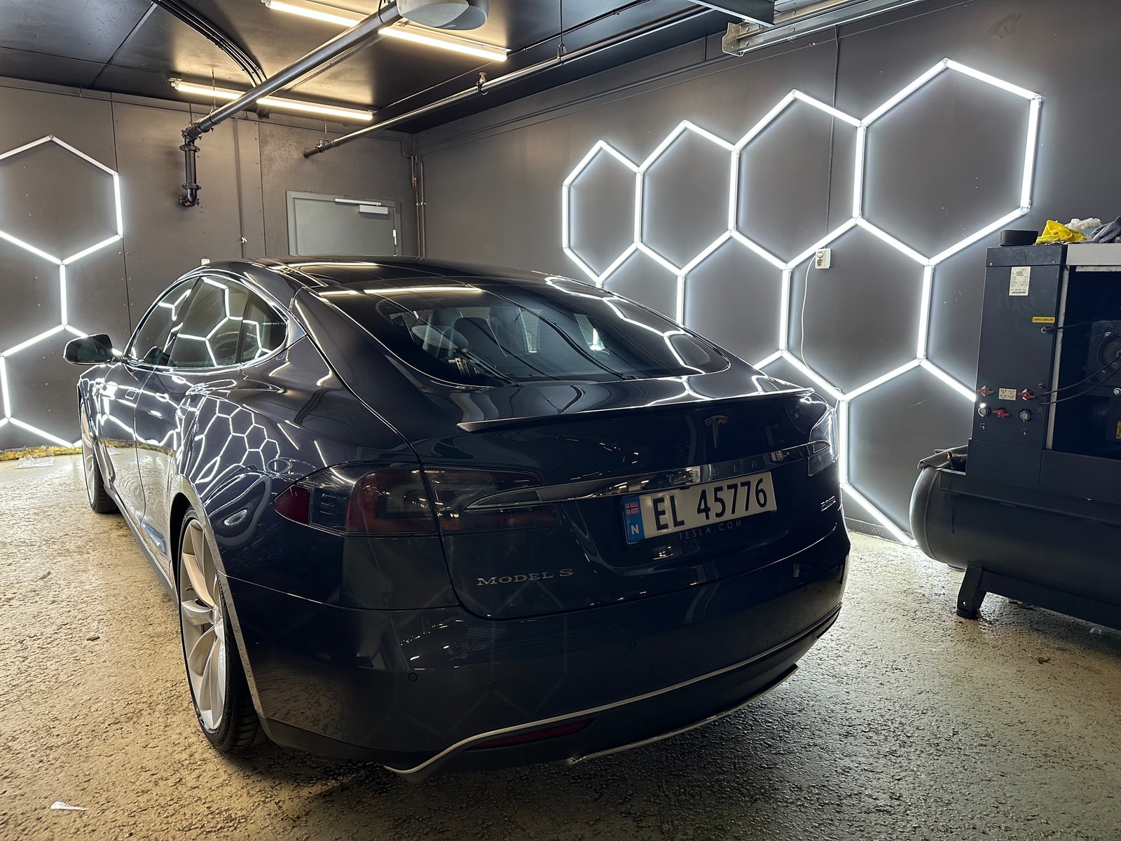 Tesla Model S P85D, 511ps, 2015