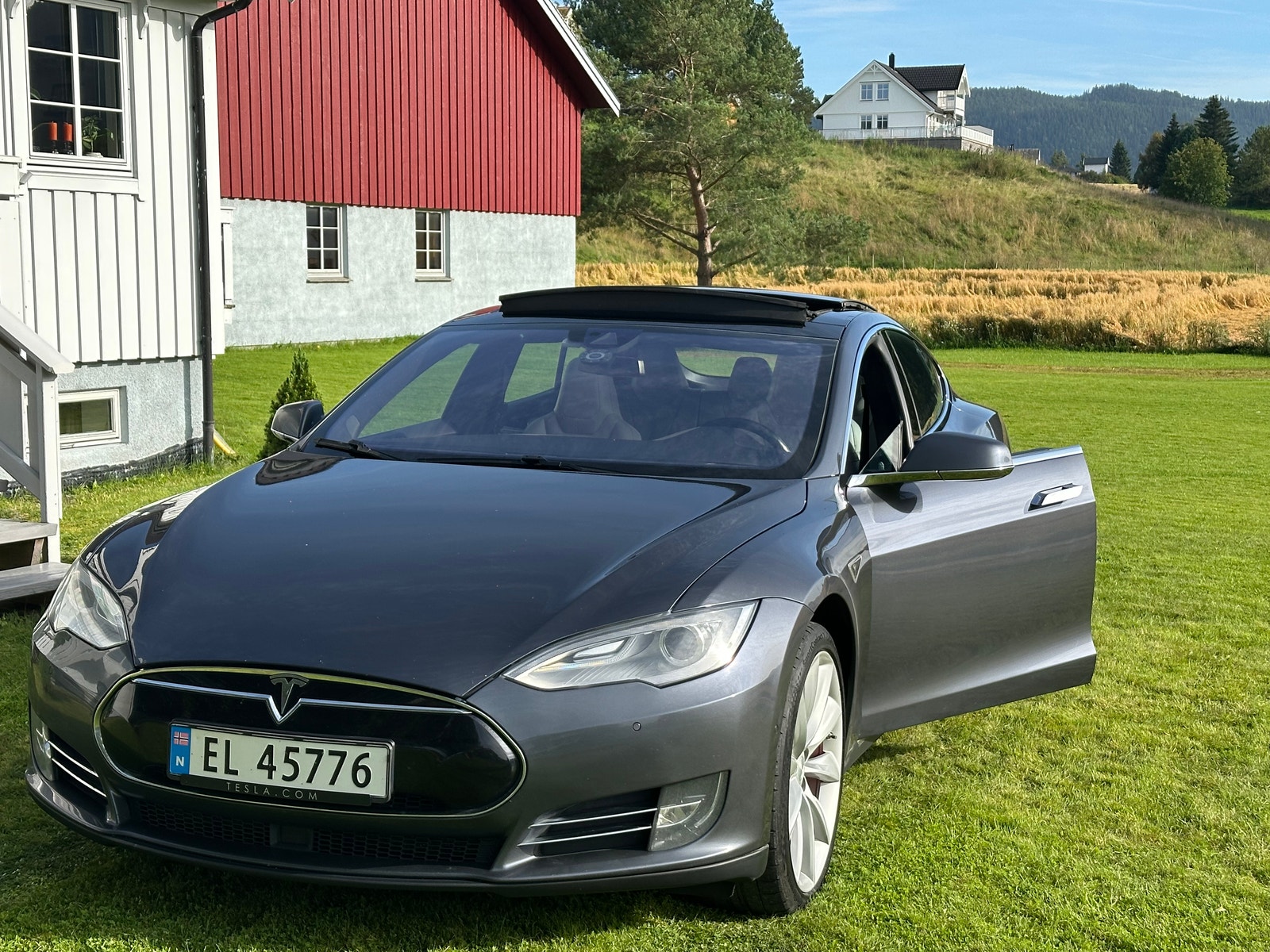Tesla Model S P85D, 511ps, 2015