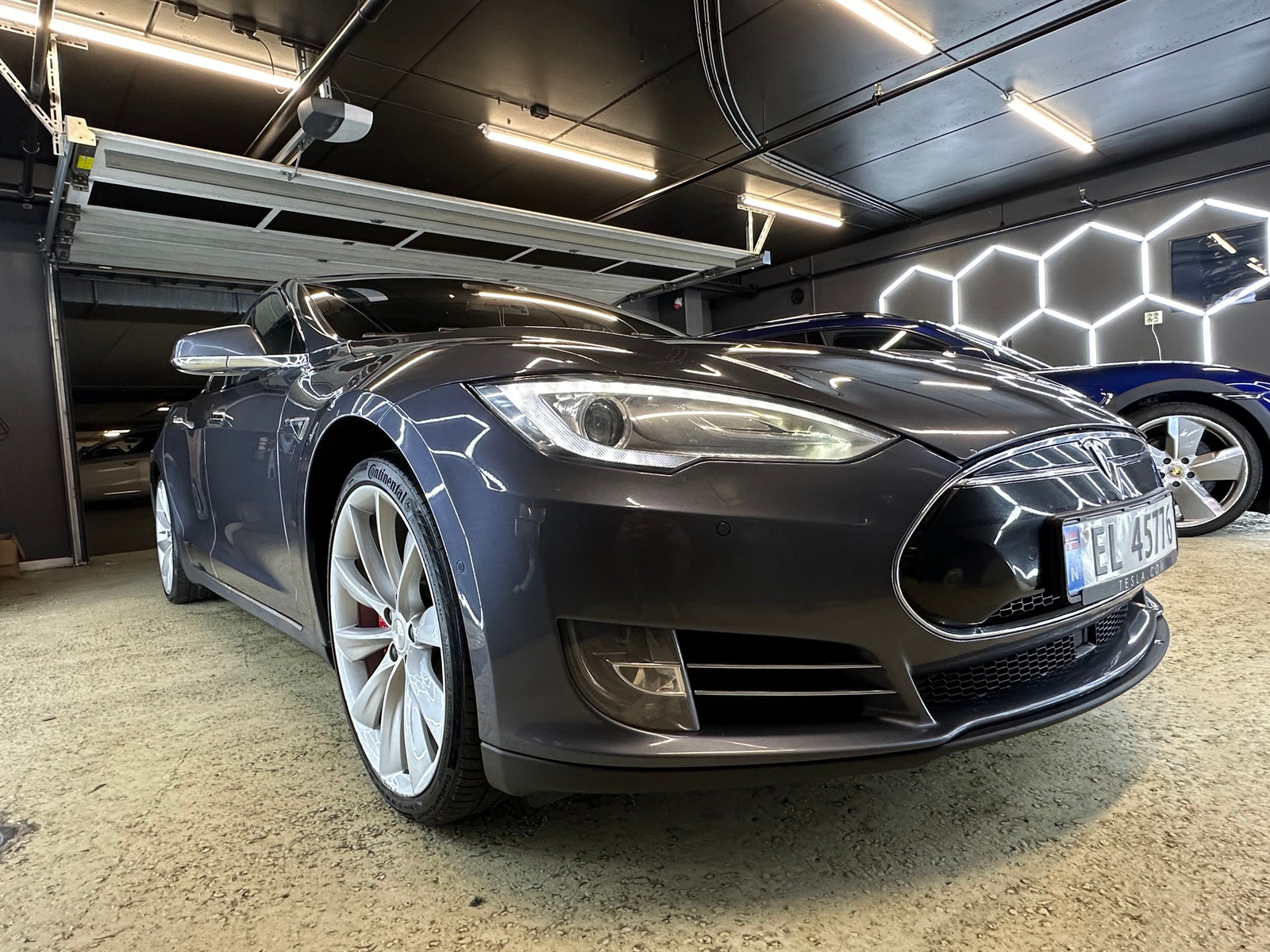 Tesla Model S P85D, 511ps, 2015