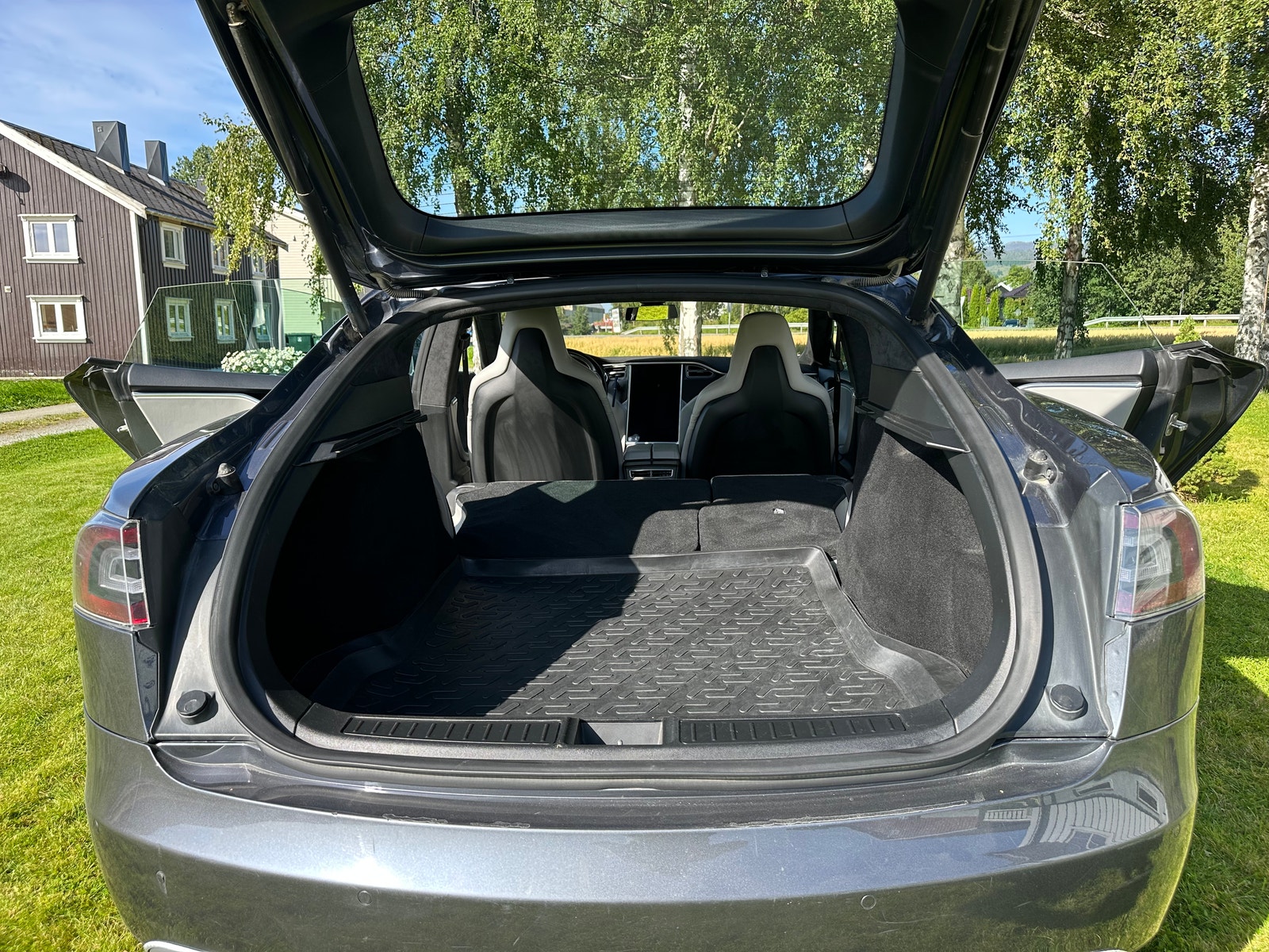 Tesla Model S P85D, 511ps, 2015