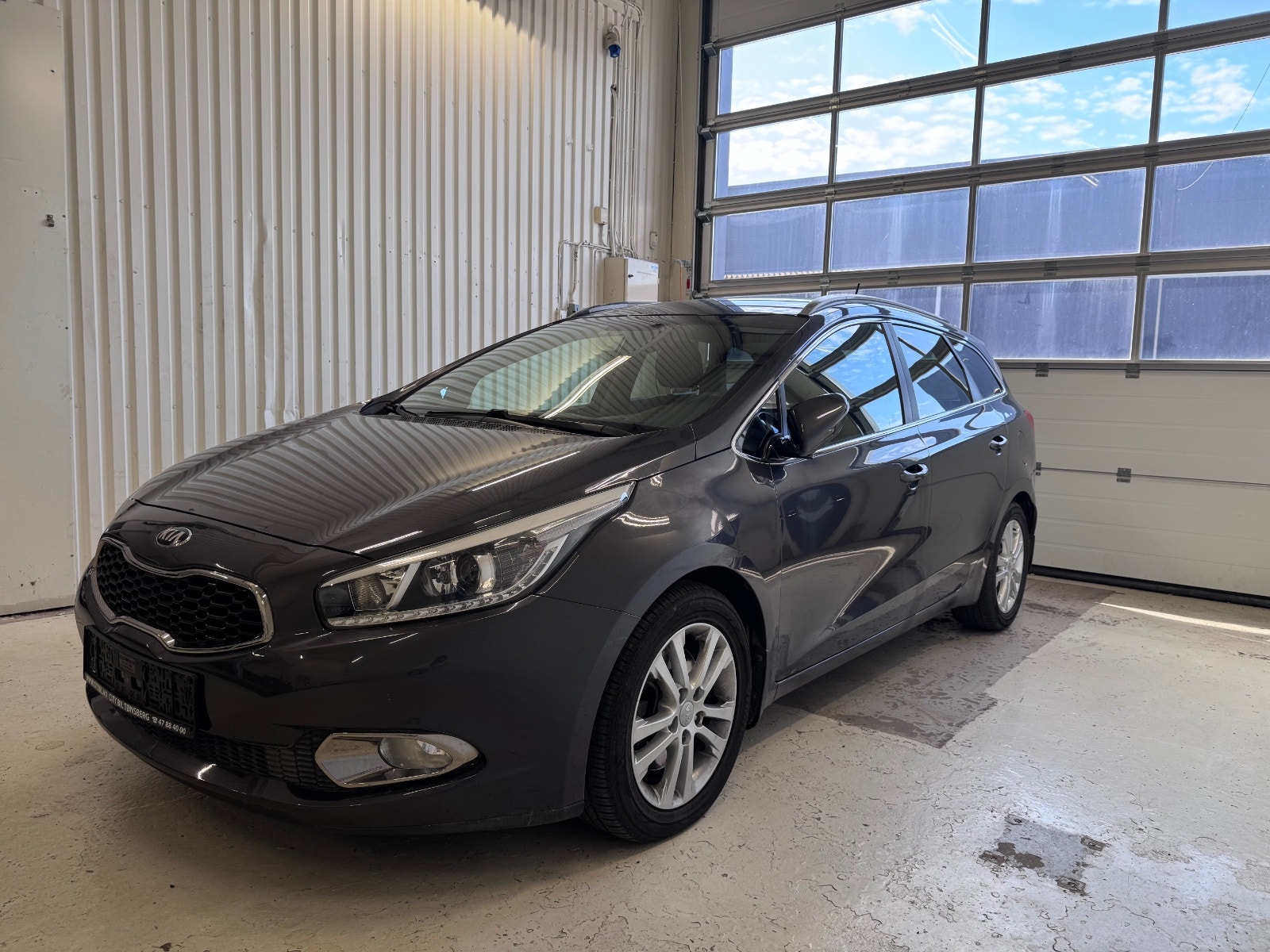 Kia cee'd_sw 1.6 CRDi Automatic, 110hp, 2014