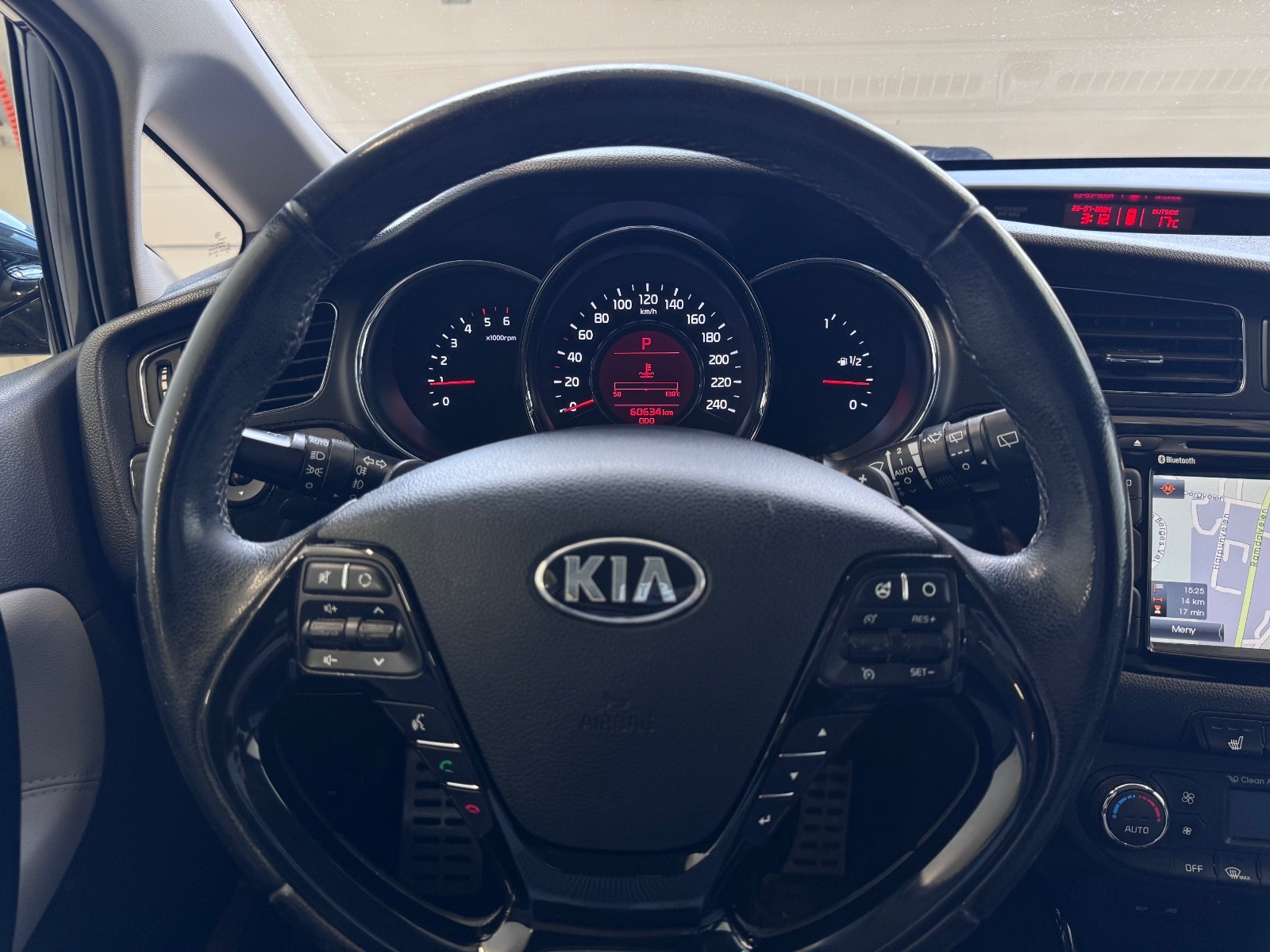 Kia cee'd_sw 1.6 CRDi Automatic, 110hp, 2014