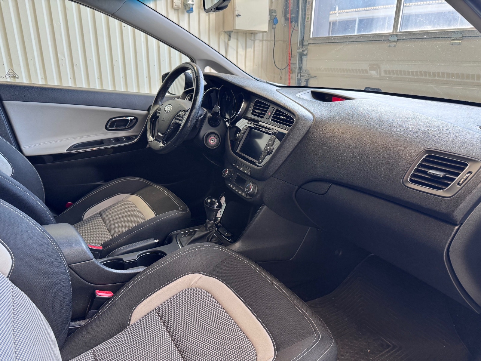 Kia cee'd_sw 1.6 CRDi Automatic, 110hp, 2014