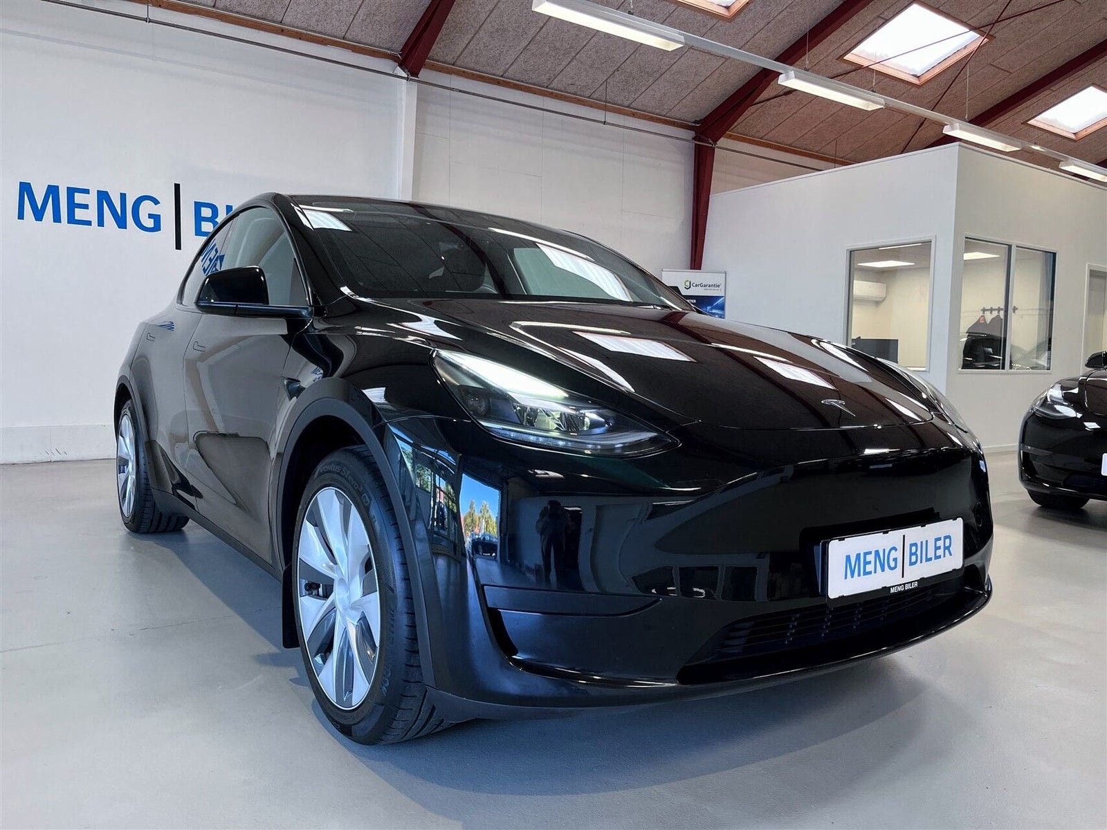 Tesla Model Y Standard Range RWD, 299hp, 2023