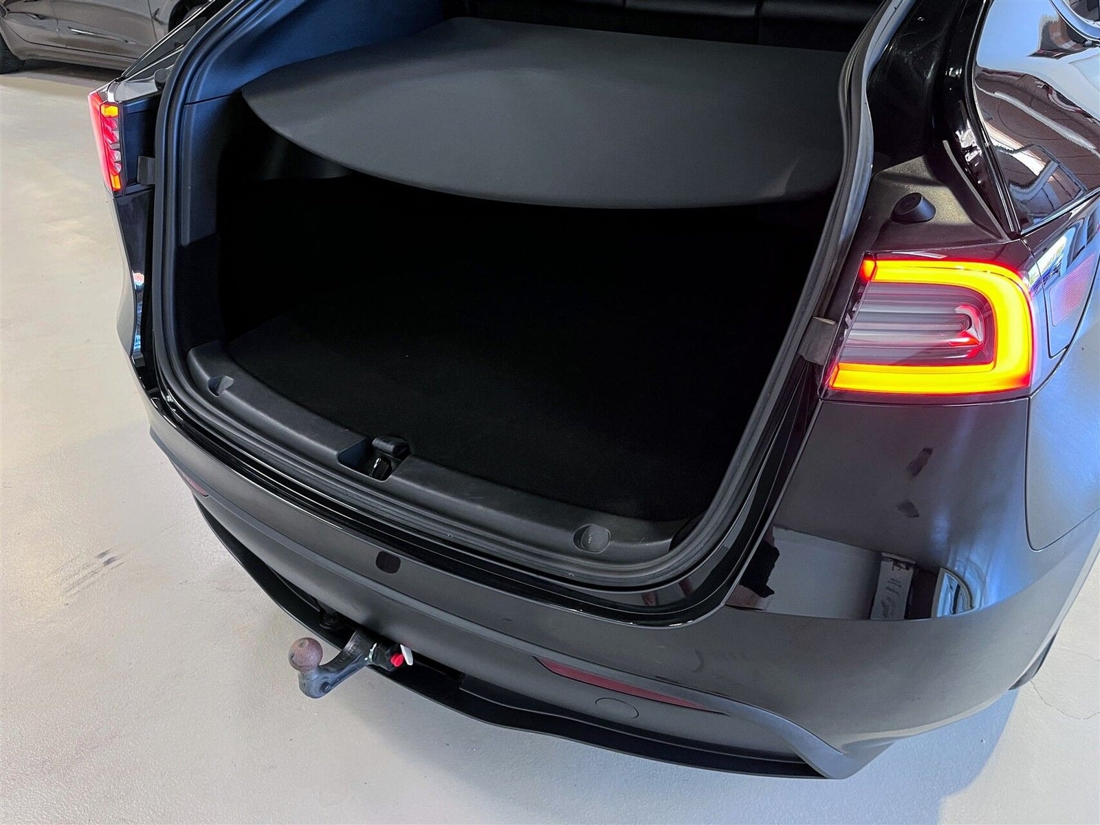 Tesla Model Y Standard Range RWD, 299hp, 2023